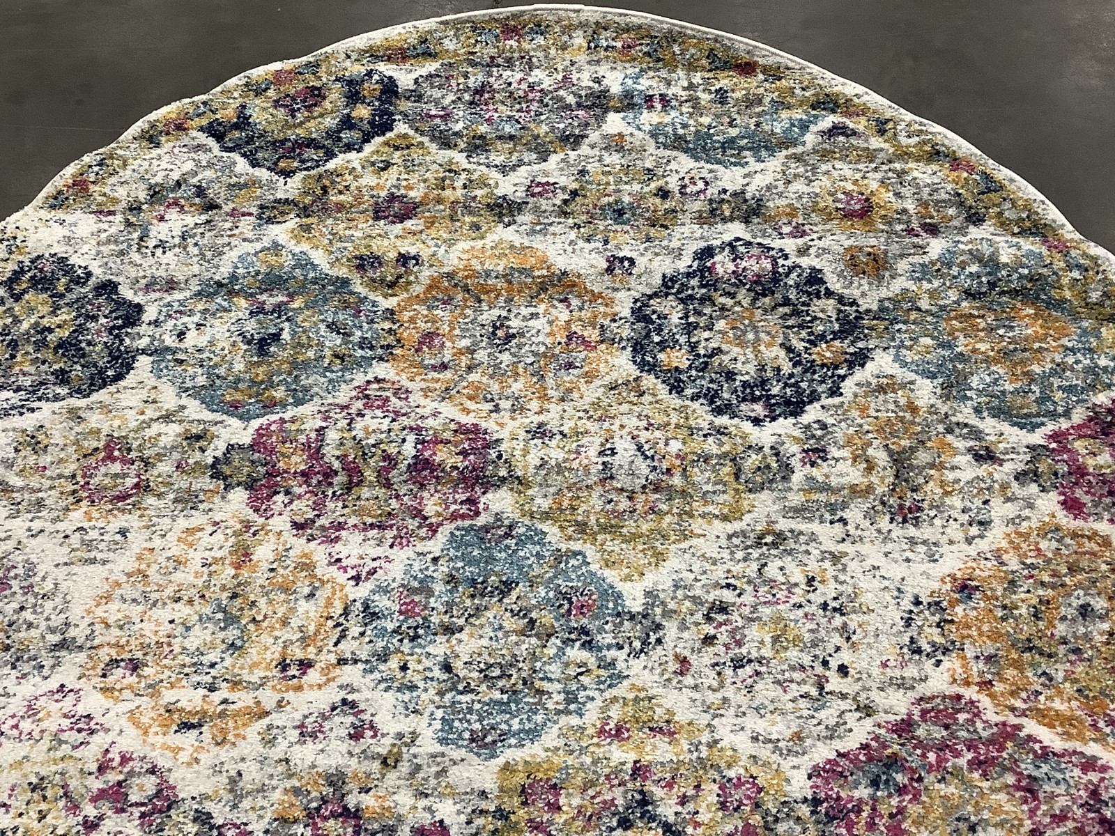 CREAM / MULTI 5′-3″ x 5′-3″ Back Stain Rug, Reduced Price 1172685361 MAD611B-5R
