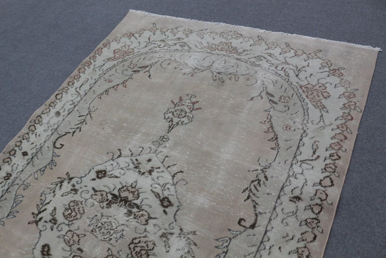 Vintage Large Rug 5,6×8,8 ft, Turkish Brown Handmade Wool Rug