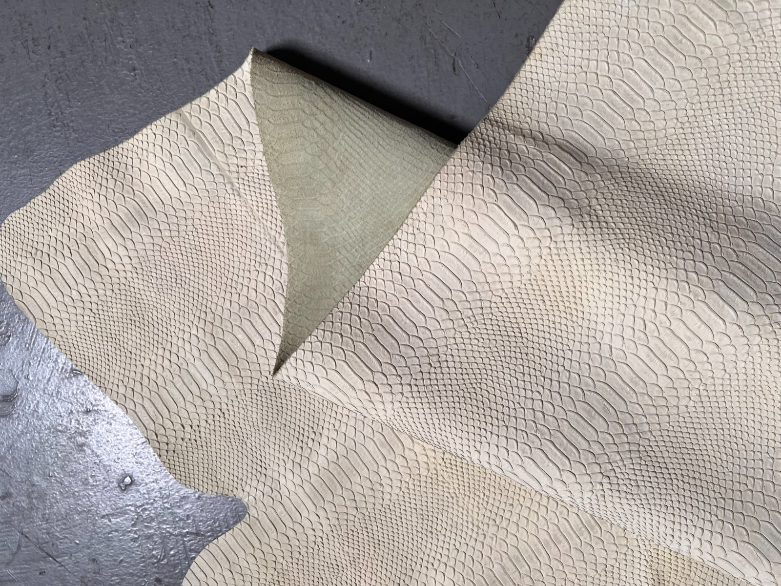 100% CALFSKIN LEATHER GARMENT HIDE SKIN 230226 CLEARANCE