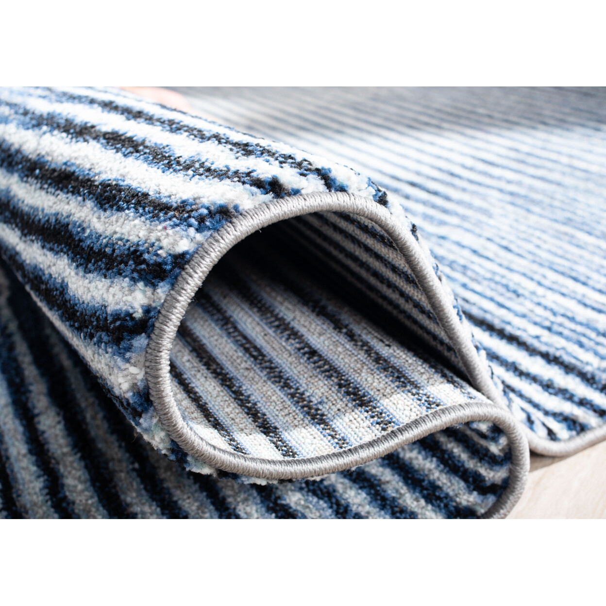 SAFAVIEH Galaxy Collection GAL115M Blue / Navy Rug