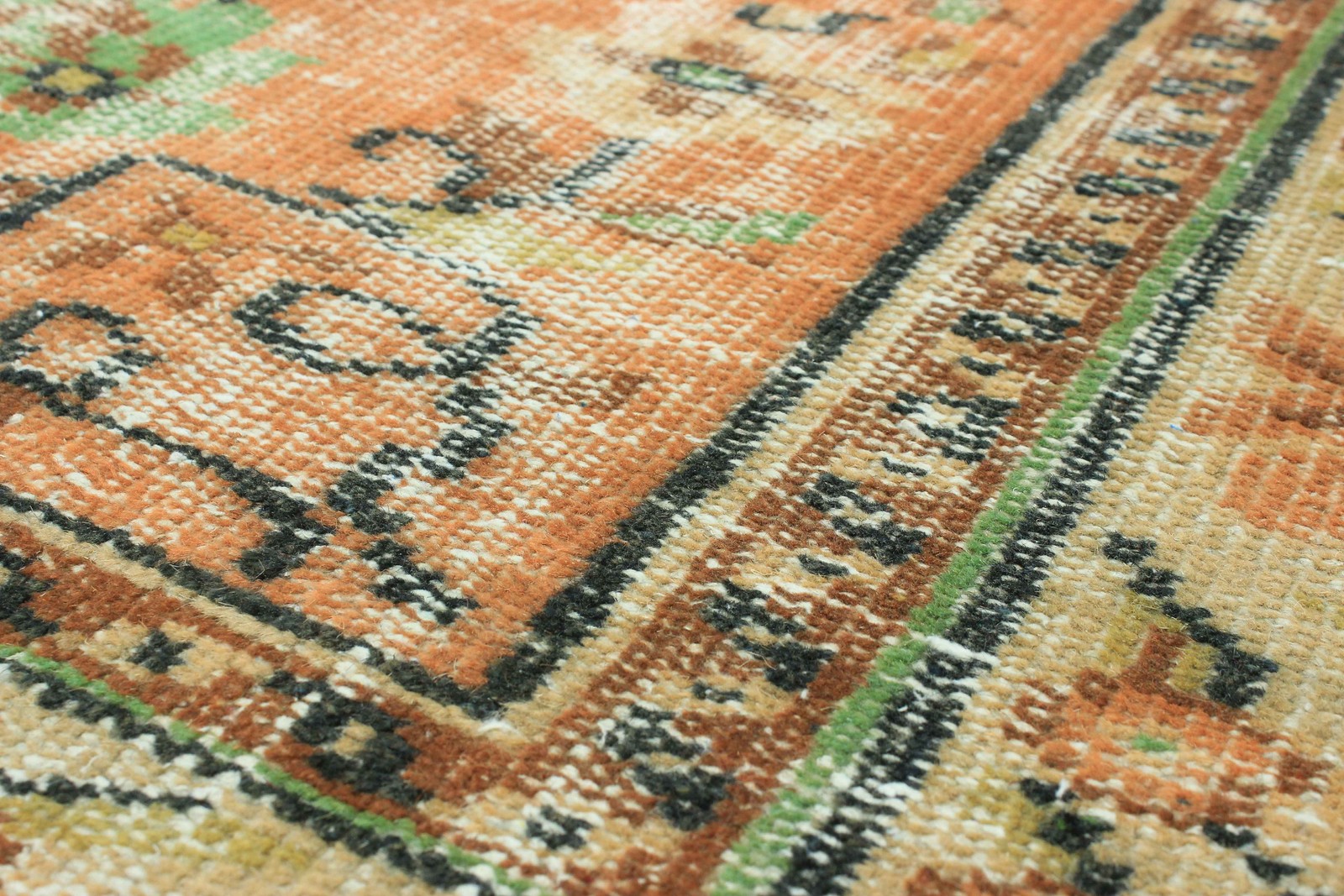 Vintage Hand-Knotted Area Rug 5’4″ x 9’1″ Traditional Wool Carpet