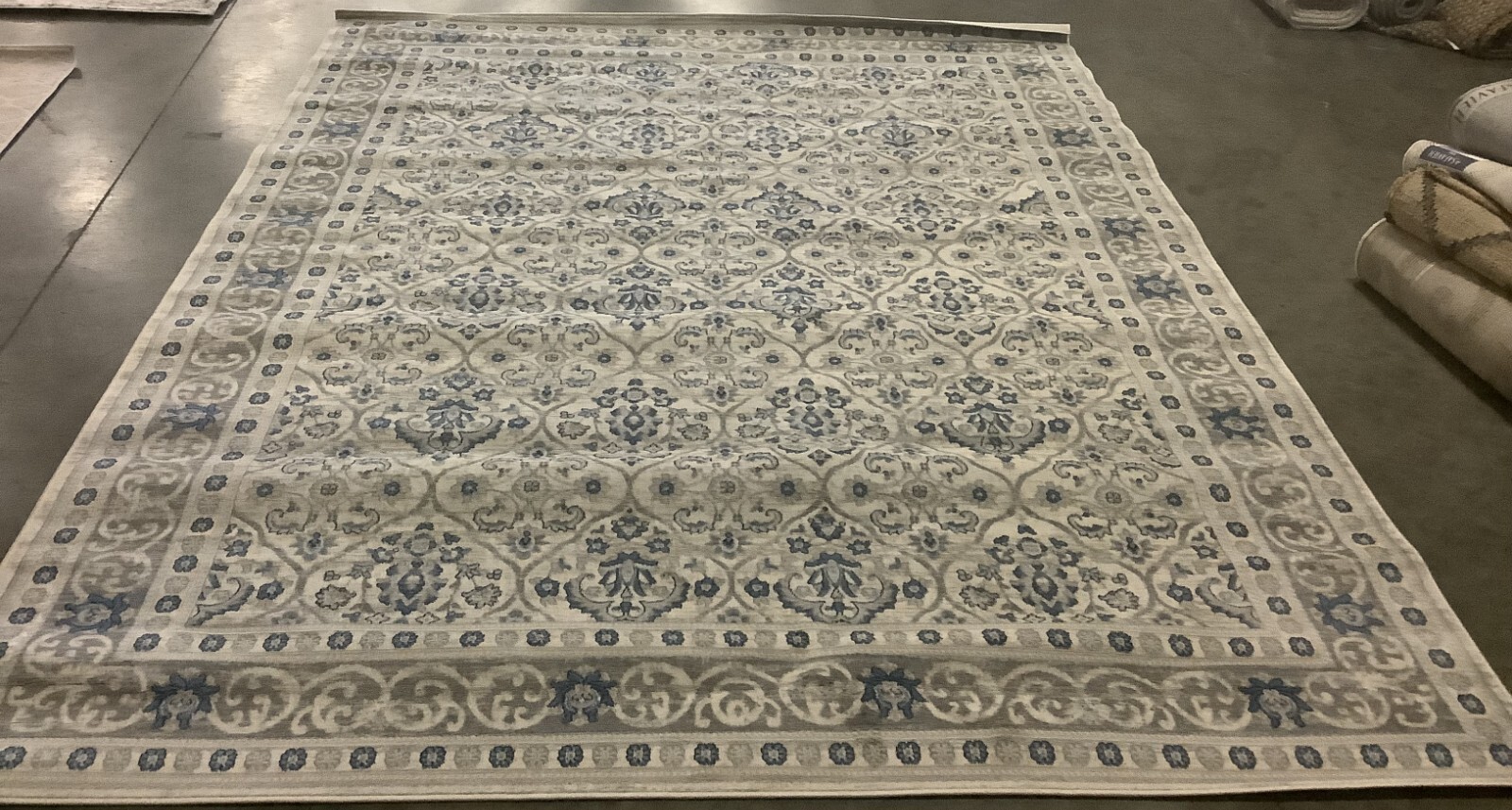 IVORY / BLUE 8′-0″ x 10′-0″ Flaw in Rug, Reduced Price 1172668987 BNT870A-8