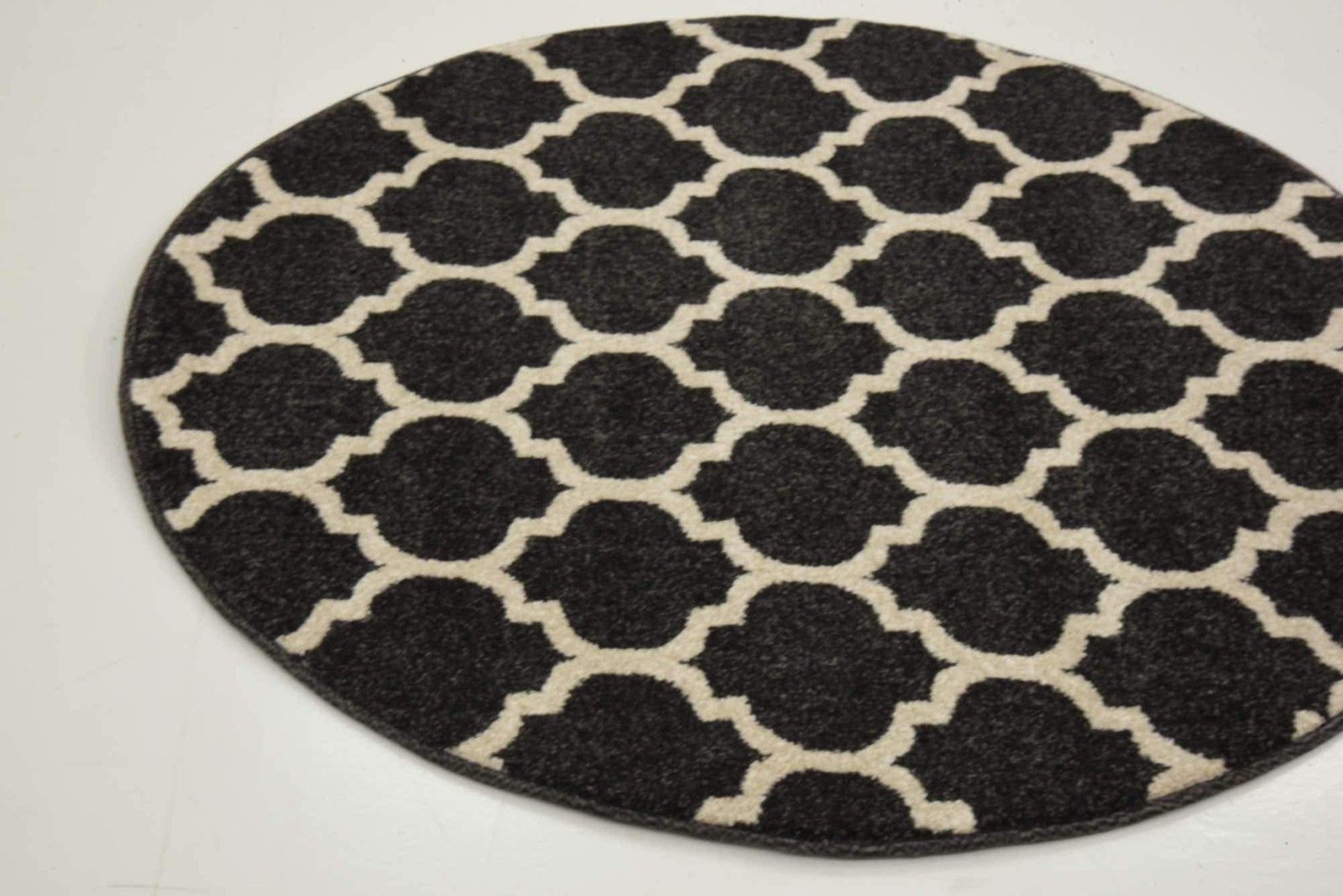Unique Loom Trellis Collection Area Rug – 3 3 Round Black/Beige