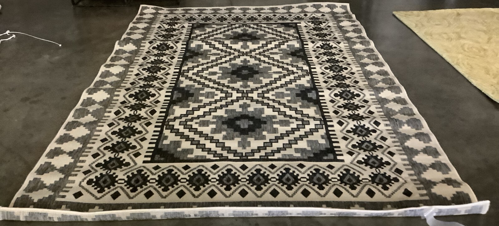 IVORY / SLATE 6′-7″ x 9′-6″ Flaw in Rug, Reduced Price 1172677432 VER099-3413-6