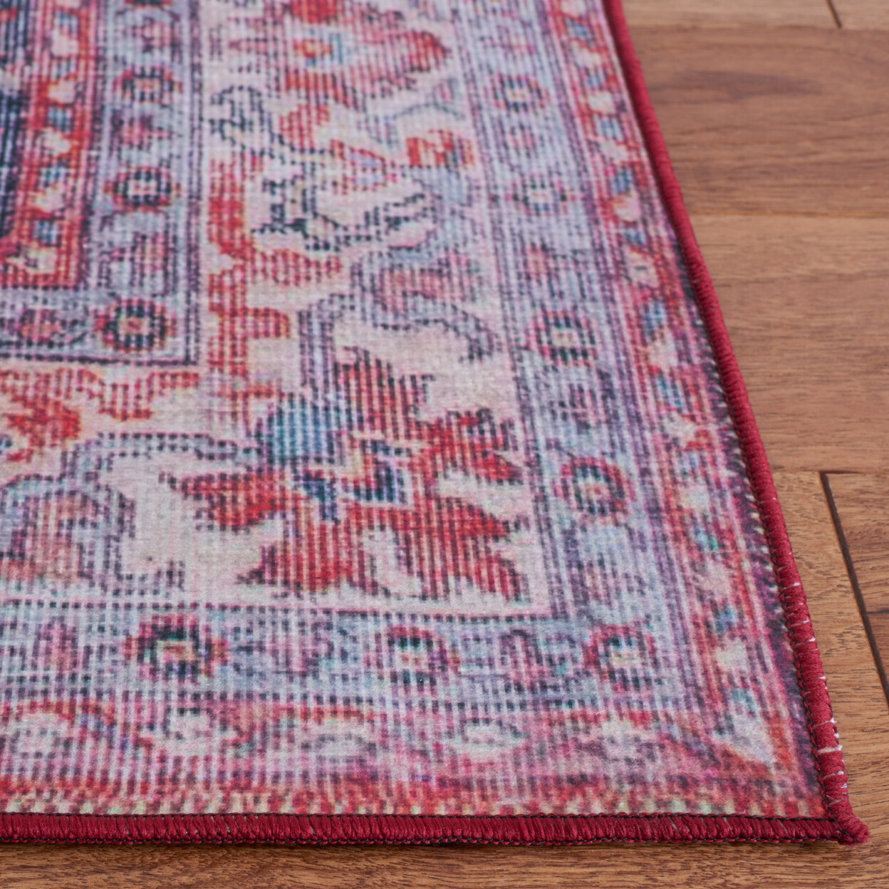 SAFAVIEH Tucson Collection TSN140Q Red / Beige Rug