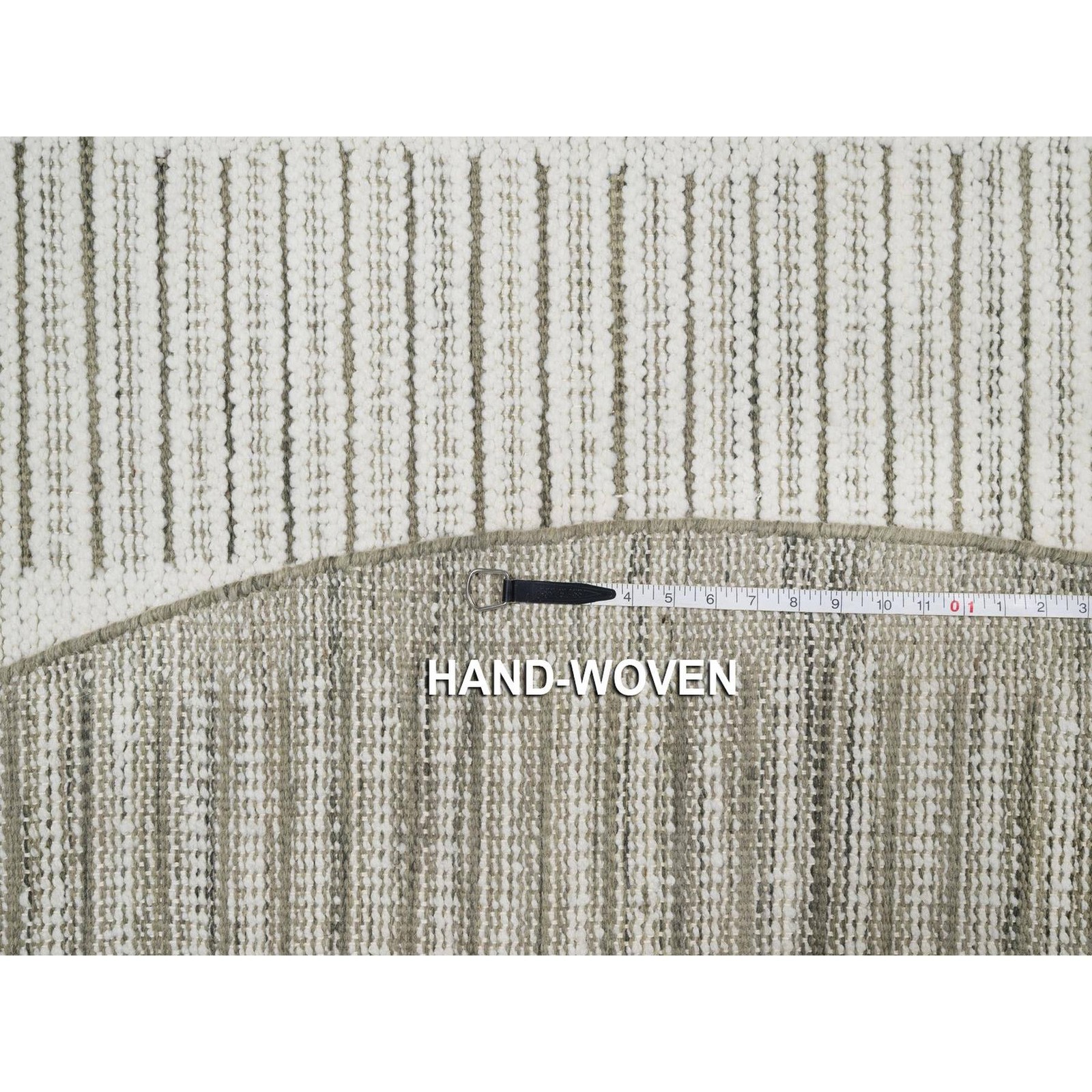 7’9″ x 7’9″ Ivory Natural Wool Round Rug Hand Woven Flat Weave with Pile R91728