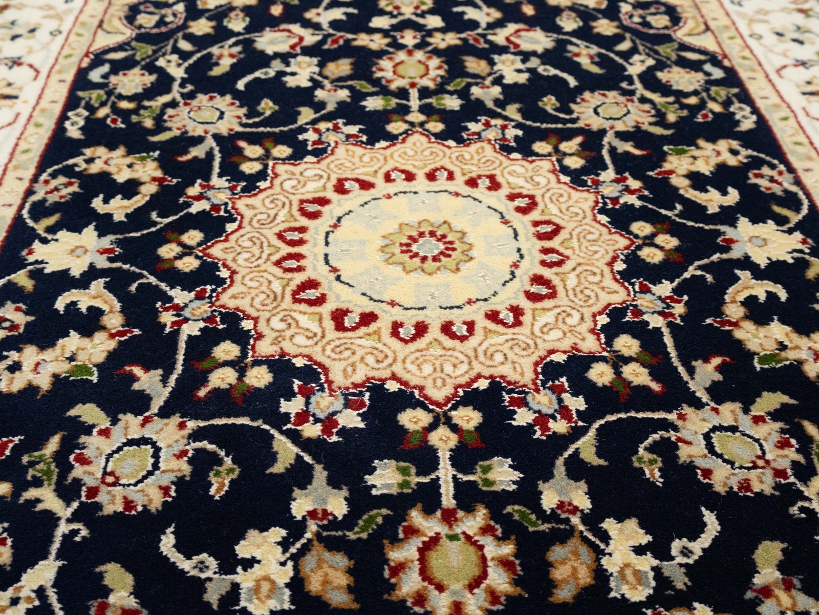2’8X4’3 ft Indo-Nain Black Oriental Rug Floral Style Wool Carpet Home Decor