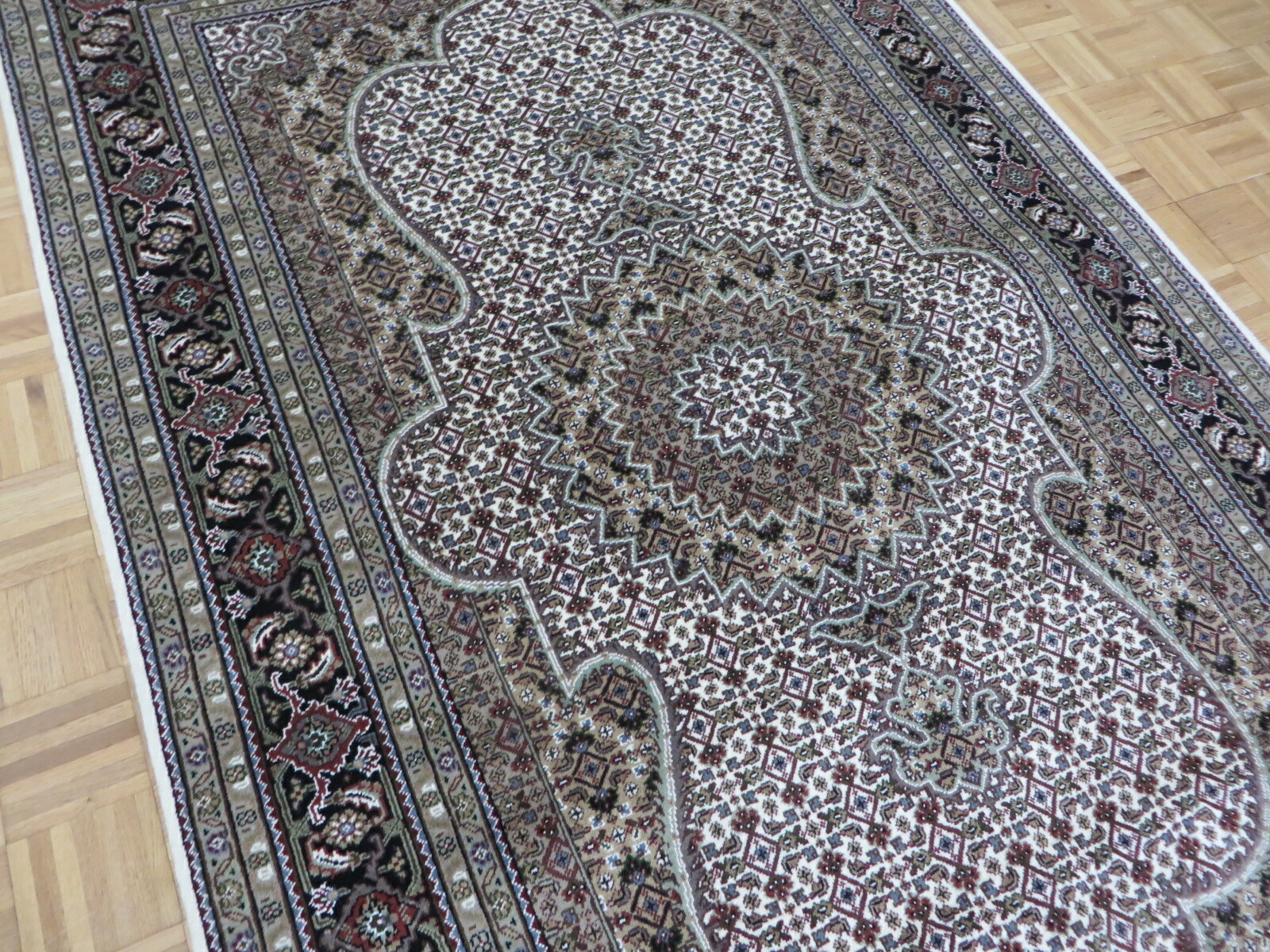 5’9 x 9 Hand Knotted Ivory Mahi Tabrez Rug Wool & Silk G9449