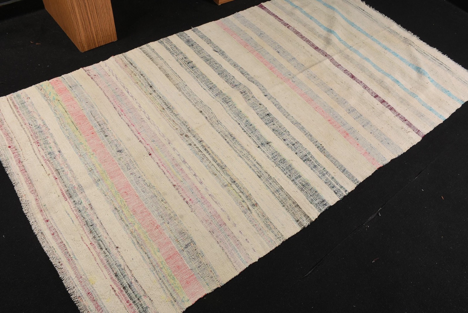 Vintage Turkish Rug 4×7,6 ft (122×231 cm), Kilim White Bordered Rug