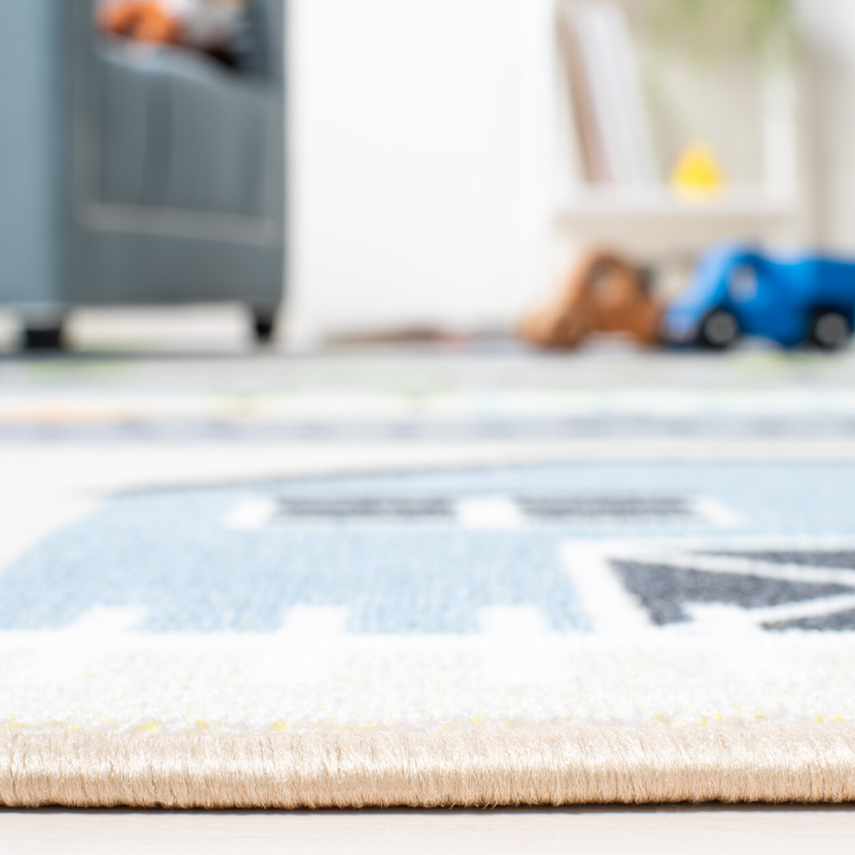 SAFAVIEH Kids Playhouse KPH227A Beige / Green Rug