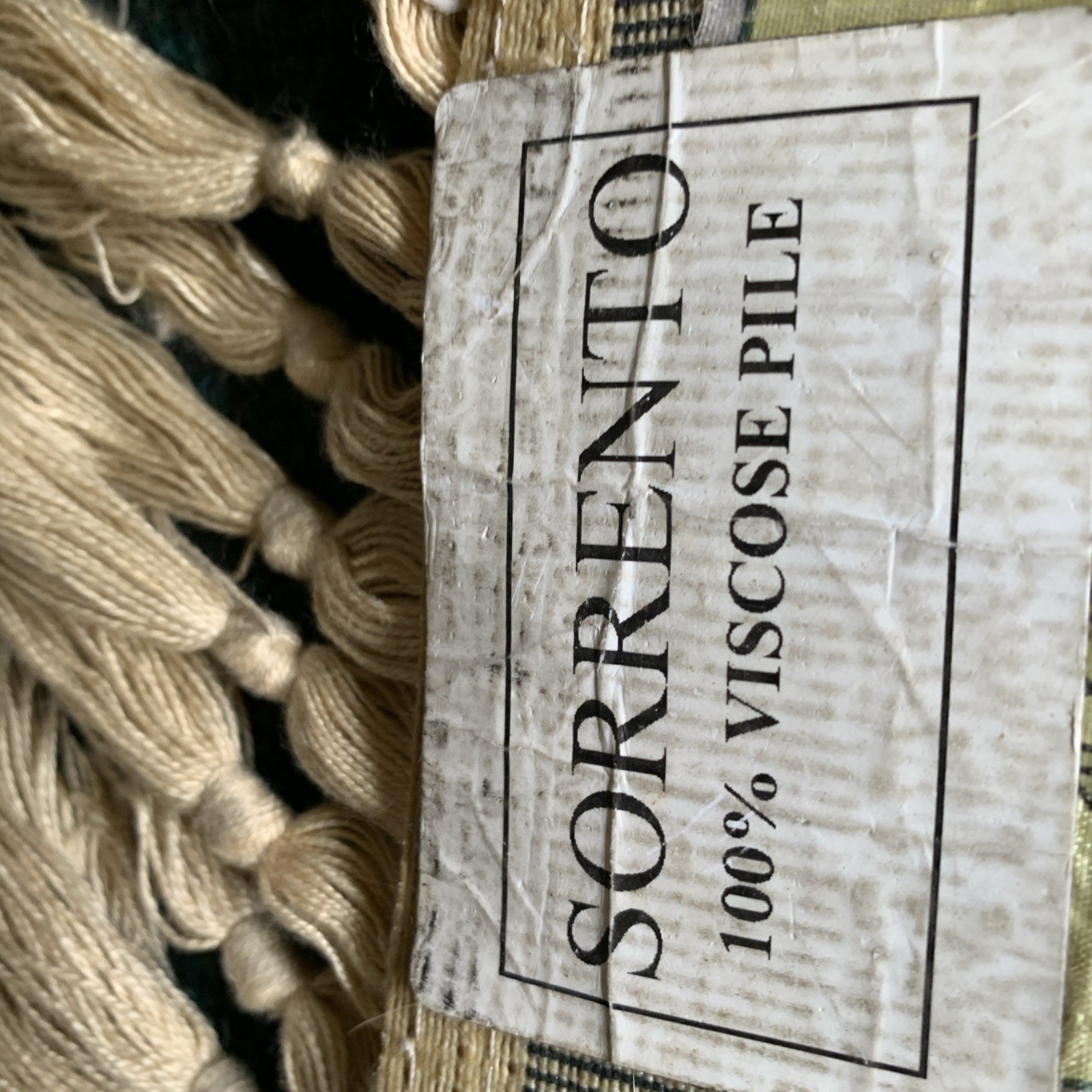 Genuine Small Sorrento 100 Percent Viscose Pile Rug For Walls Or Floor Blk/ Gold