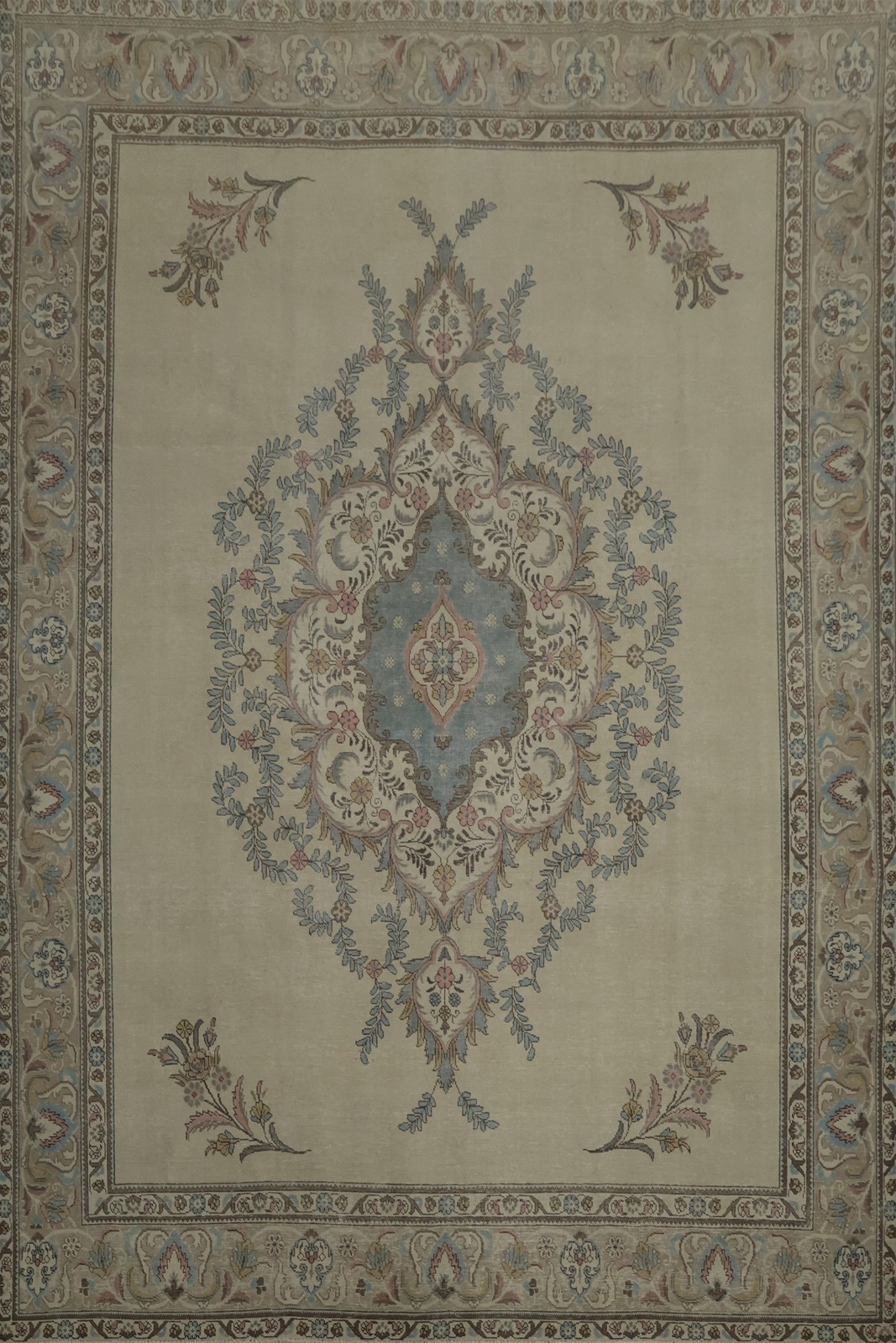Elegant Medallion Handmade Area Rug 10×12 in Soft Neutral Tones Room Size Carpet