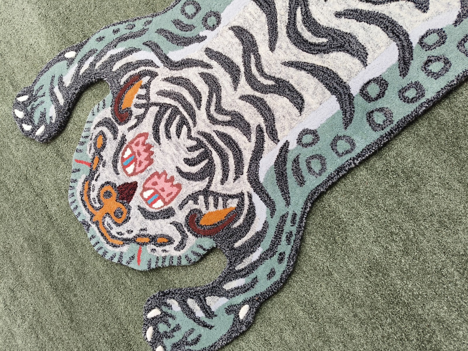 Tibetan Tiger Rugs 3×5 Feet Handmade 100% Woolen Hand Tufted For Home Decoration