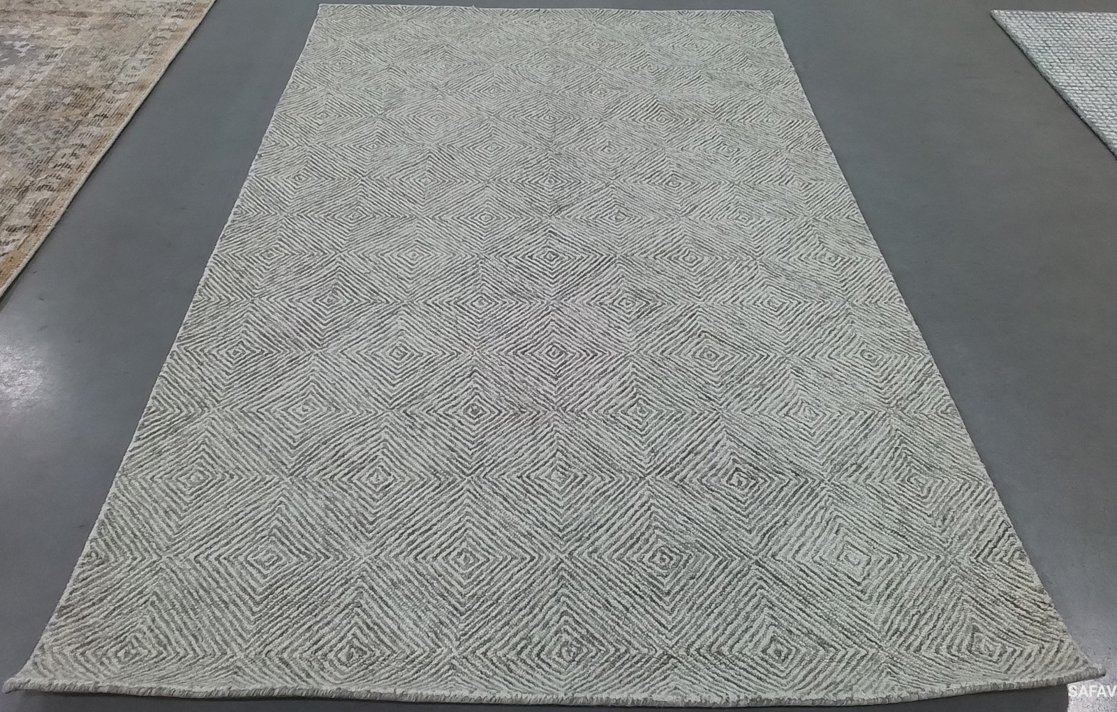GREY / IVORY 5′-0″ x 8′-0″ Back Stain Rug, Reduced Price 1172805686 ABT427F-5
