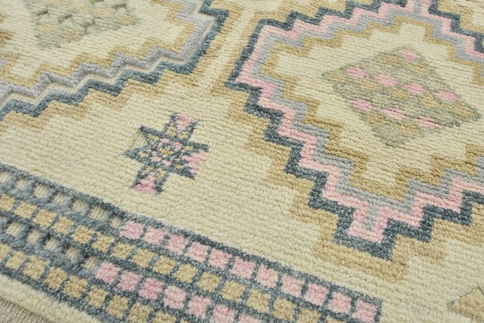 Geometric Moroccan 6’3” x 10’11” White High-Low Wool Hand-Knotted Area Rug