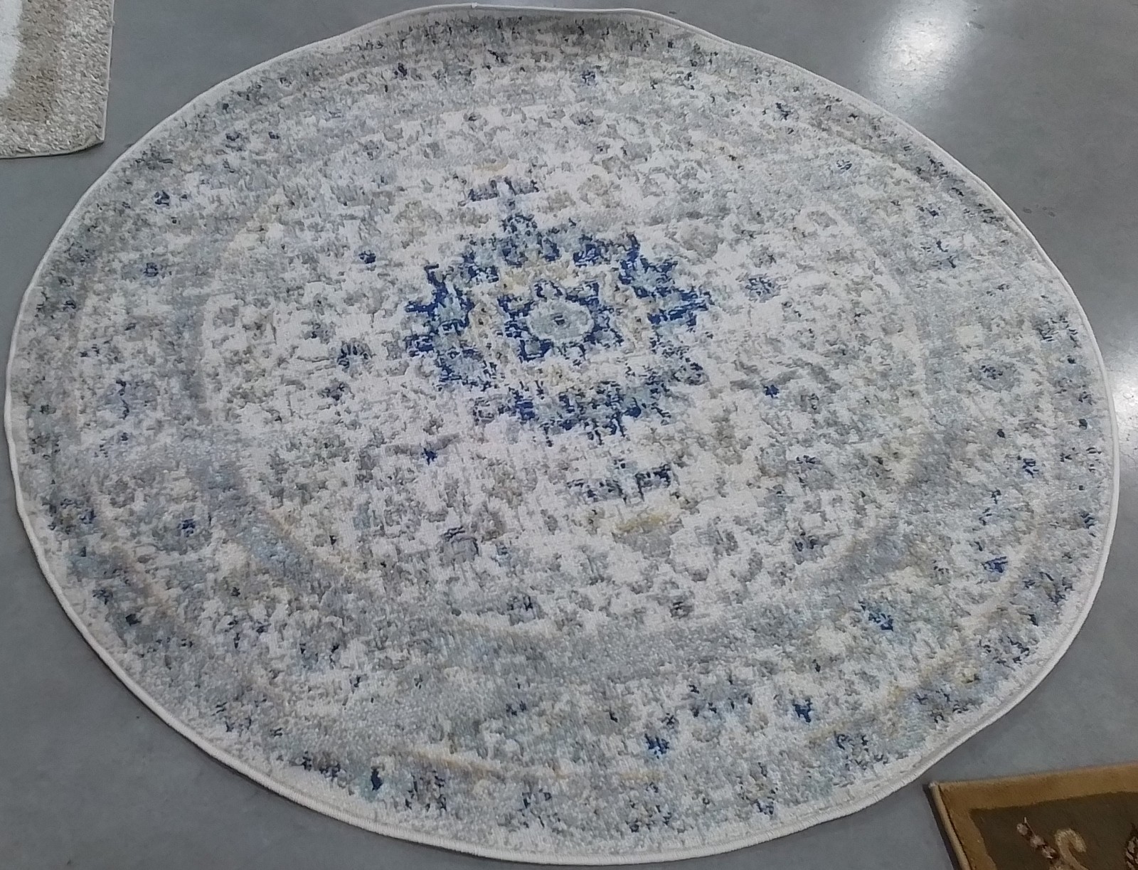 IVORY / BLUE 5′-1″ x 5′-1″ Back Stain Rug, Reduced Price 1172803900 MAD155M-5R