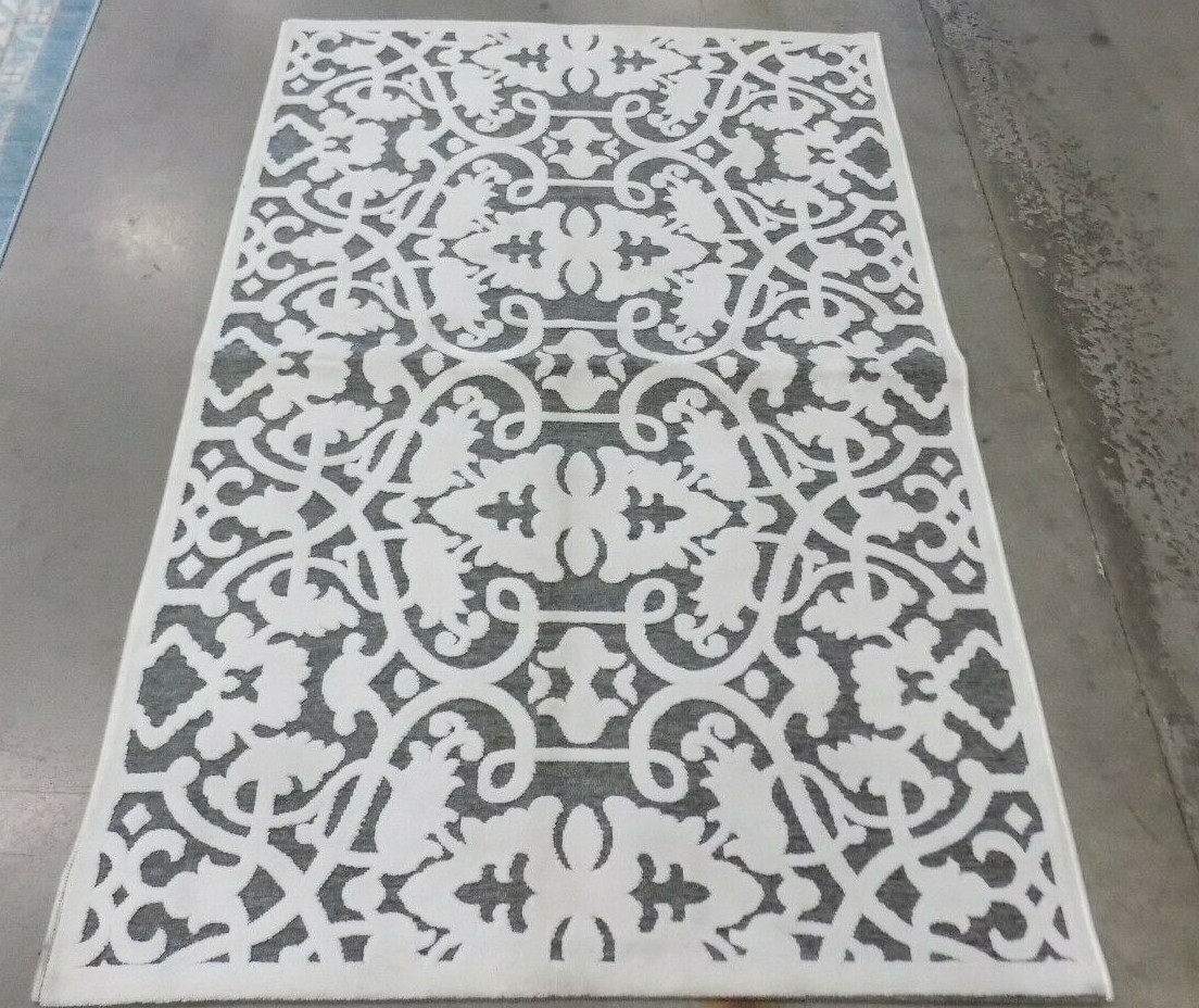 IVORY / DARK GREY 3′-1″ X 4′-7″ Damaged Binding Rug, Reduced Price PARB636C-3