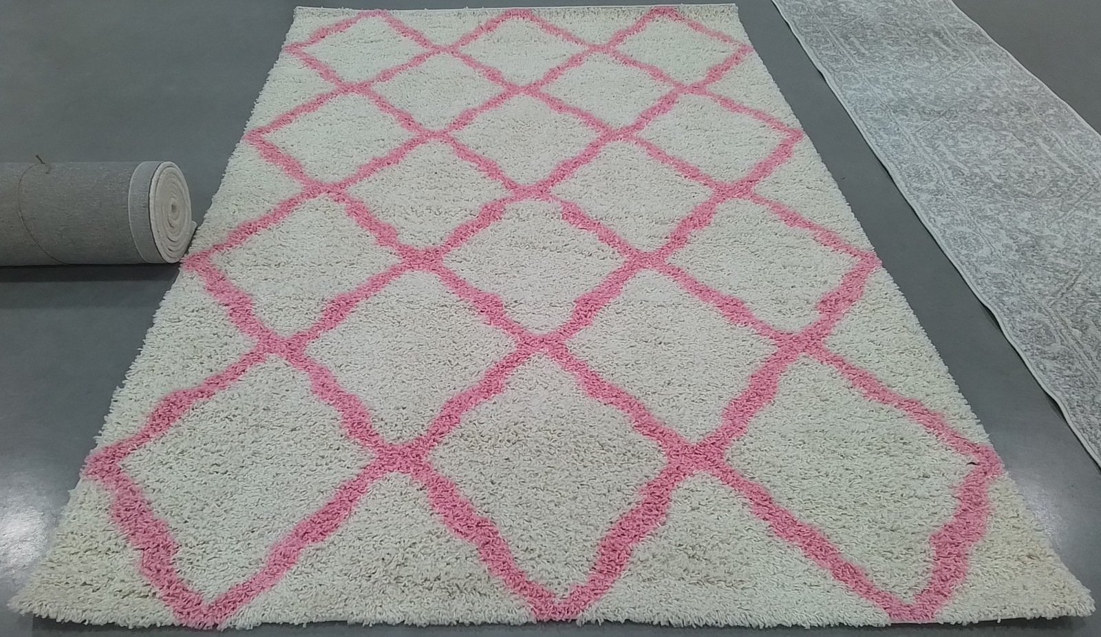 IVORY / LIGHT PINK 6′-0″ x 9′-0″ Flaw in Rug, Reduced Price 1172791069 SGD257P-6