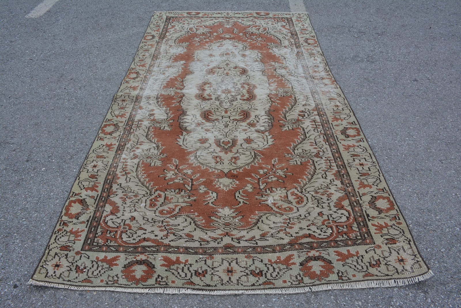 Turkish Rug 4,6×8,8 ft (140×267 cm), Brown Floral Vintage Rug