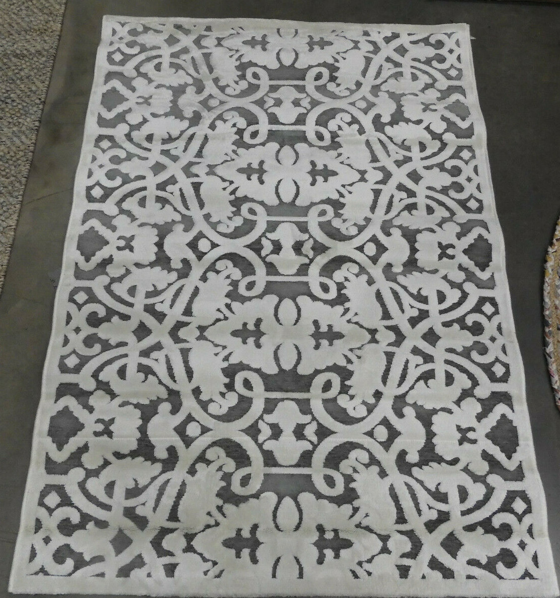 IVORY / DARK GREY 3′-1″ X 4′-7″ Stained Rug Reduced Price 1172609710 PARB636C-3