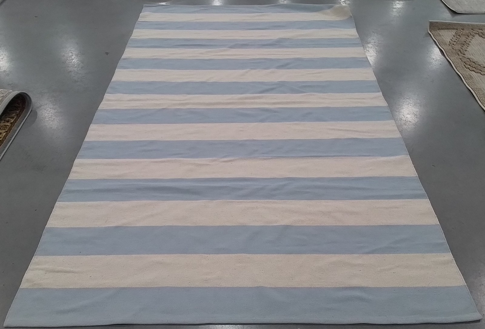 SKY BLUE / IVORY 5′-0″ x 8′-0″ Flaw in Rug, Reduced Price 1172801055 MTK712K-5