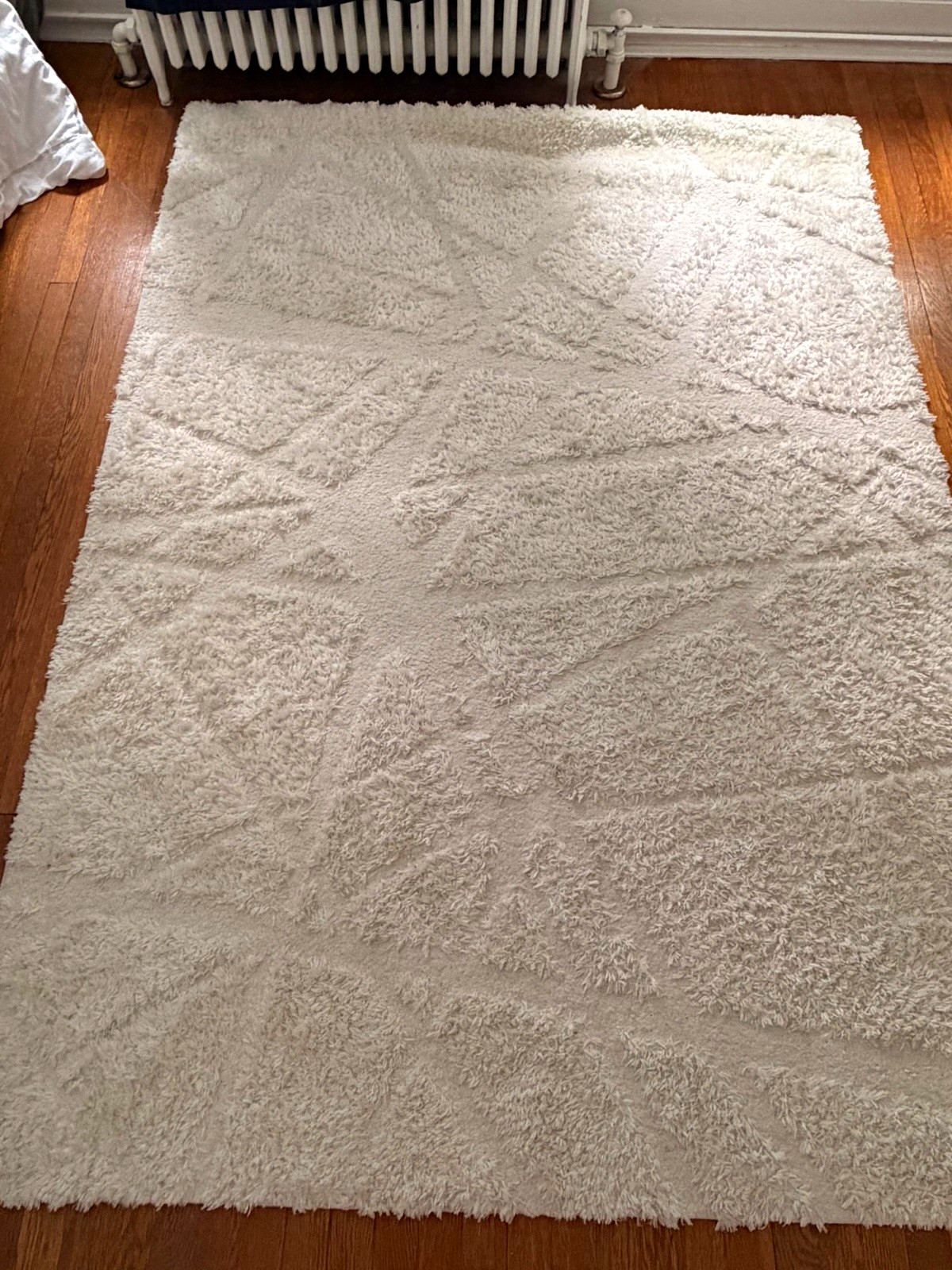 DKNY Hudson Street Ivory Geometric Woven Polyester Rug 5’3″ x 7’3″ OEKO-TEX
