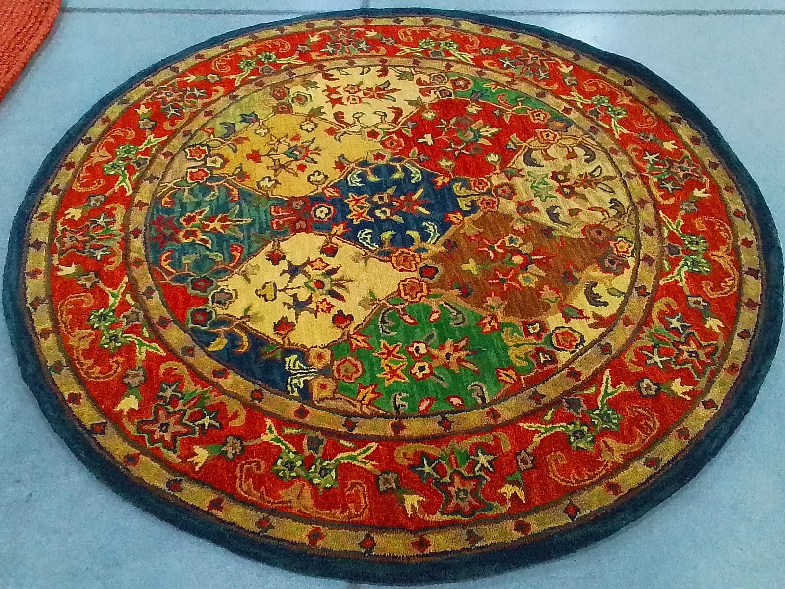 BEIGE / BURGUNDY 6′-0″ x 6′-0″ Flaw in Rug, Reduced Price 1172783612 HG911B-6R
