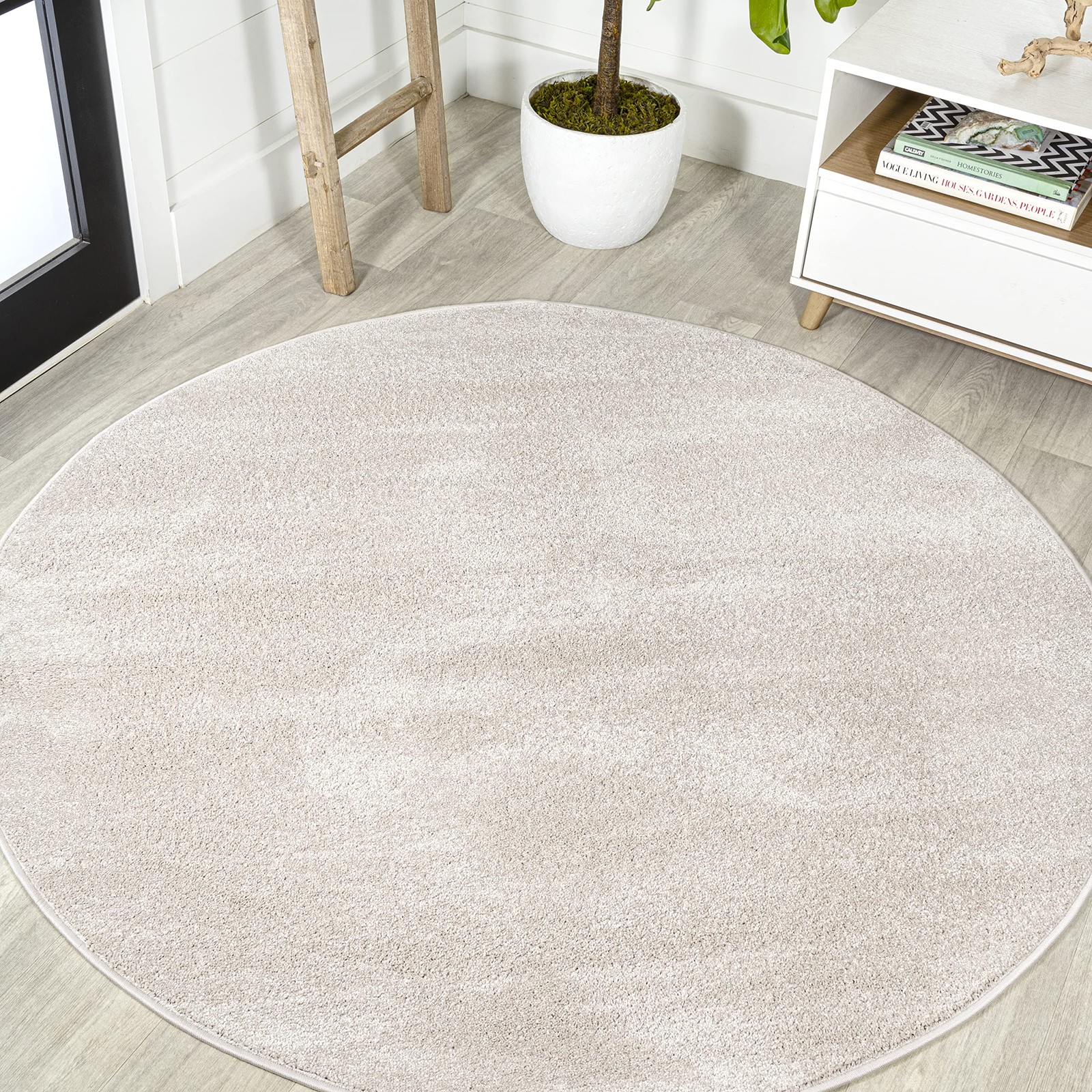 Jonathan Y Haze Solid Low-Pile Ivory 6 Round Indoor Area Rug