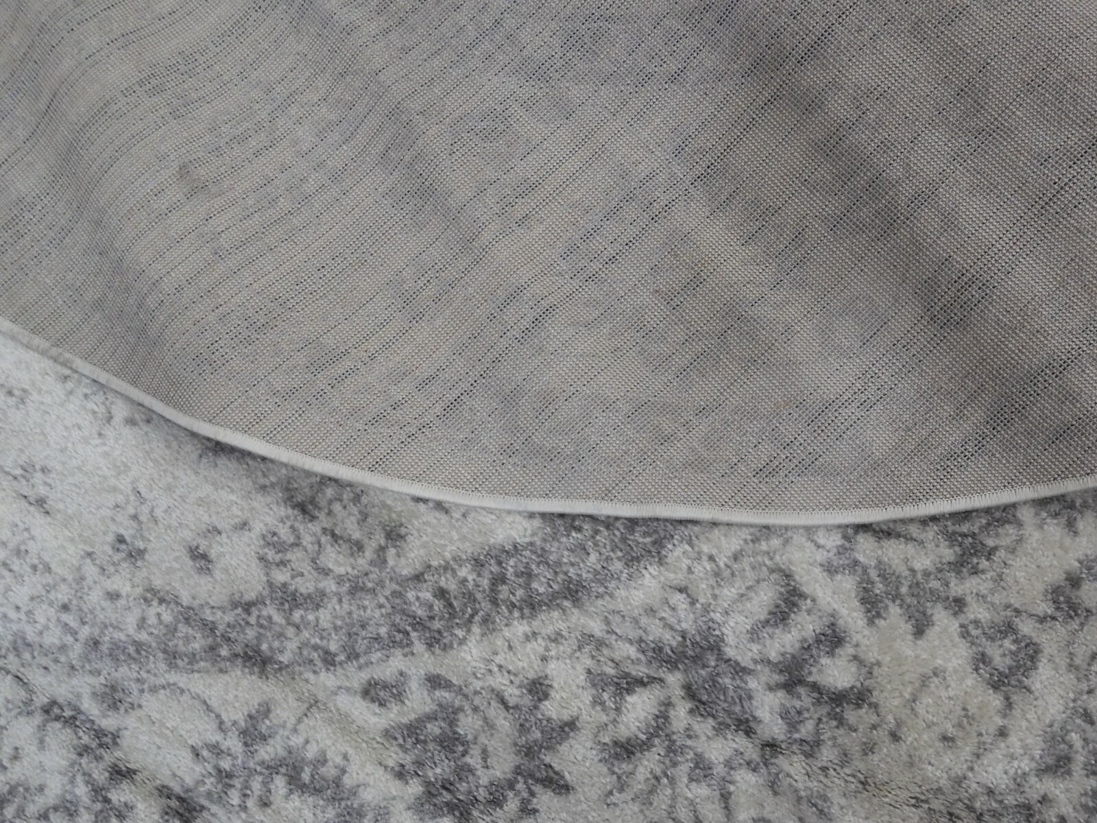 IVORY / SILVER 8′ X 8′ Round Back Stain Rug, Reduced Price 1172620585 ADR109C-8R