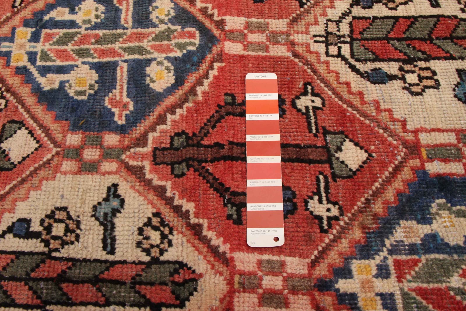 Vintage 4’10” x 6’6″ Traditional Hand Knotted Vegetable Dye Wool Area Rug