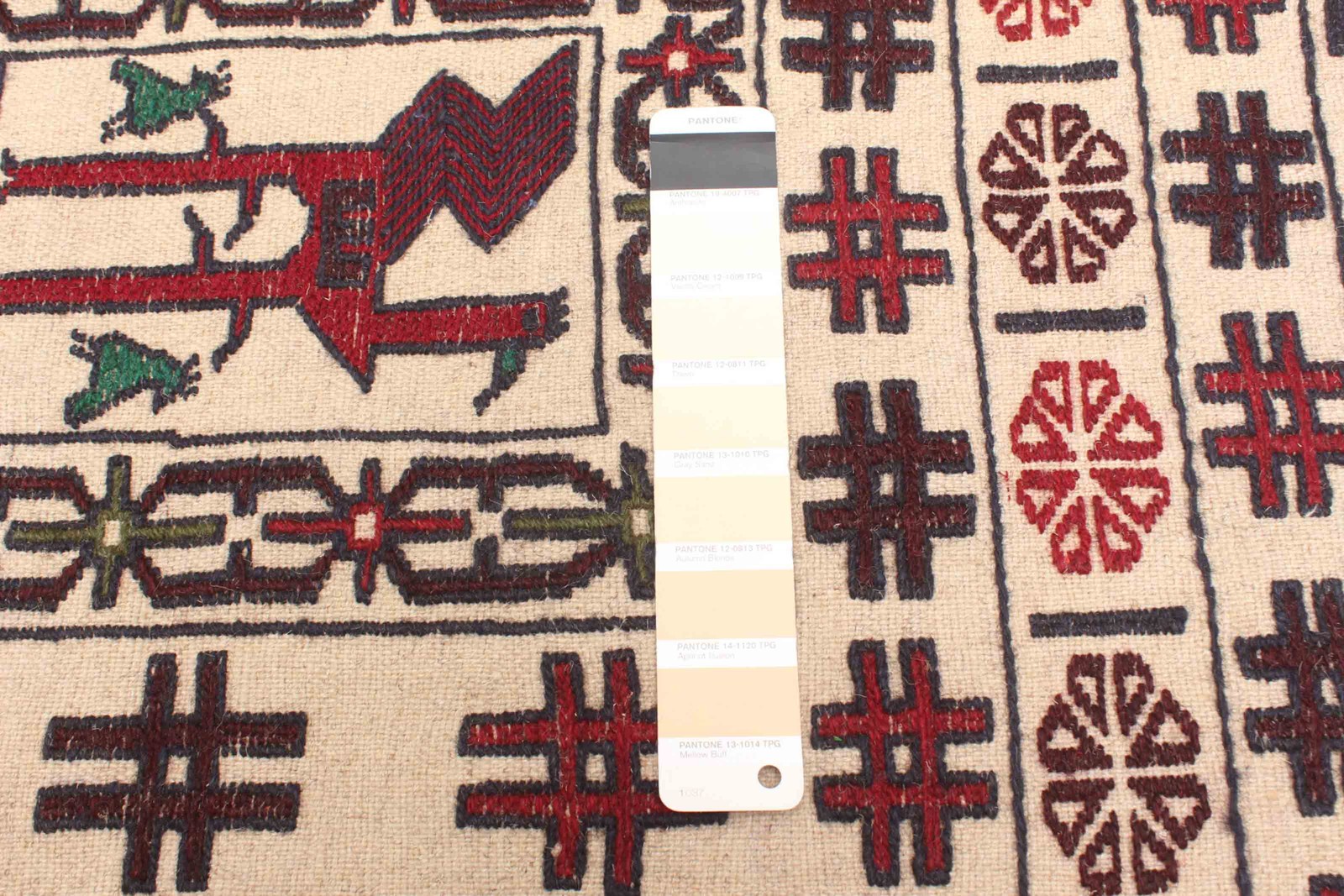 Vintage Hand Woven Area Rug 4’4″ x 5’10” Traditional Wool Oriental Carpet