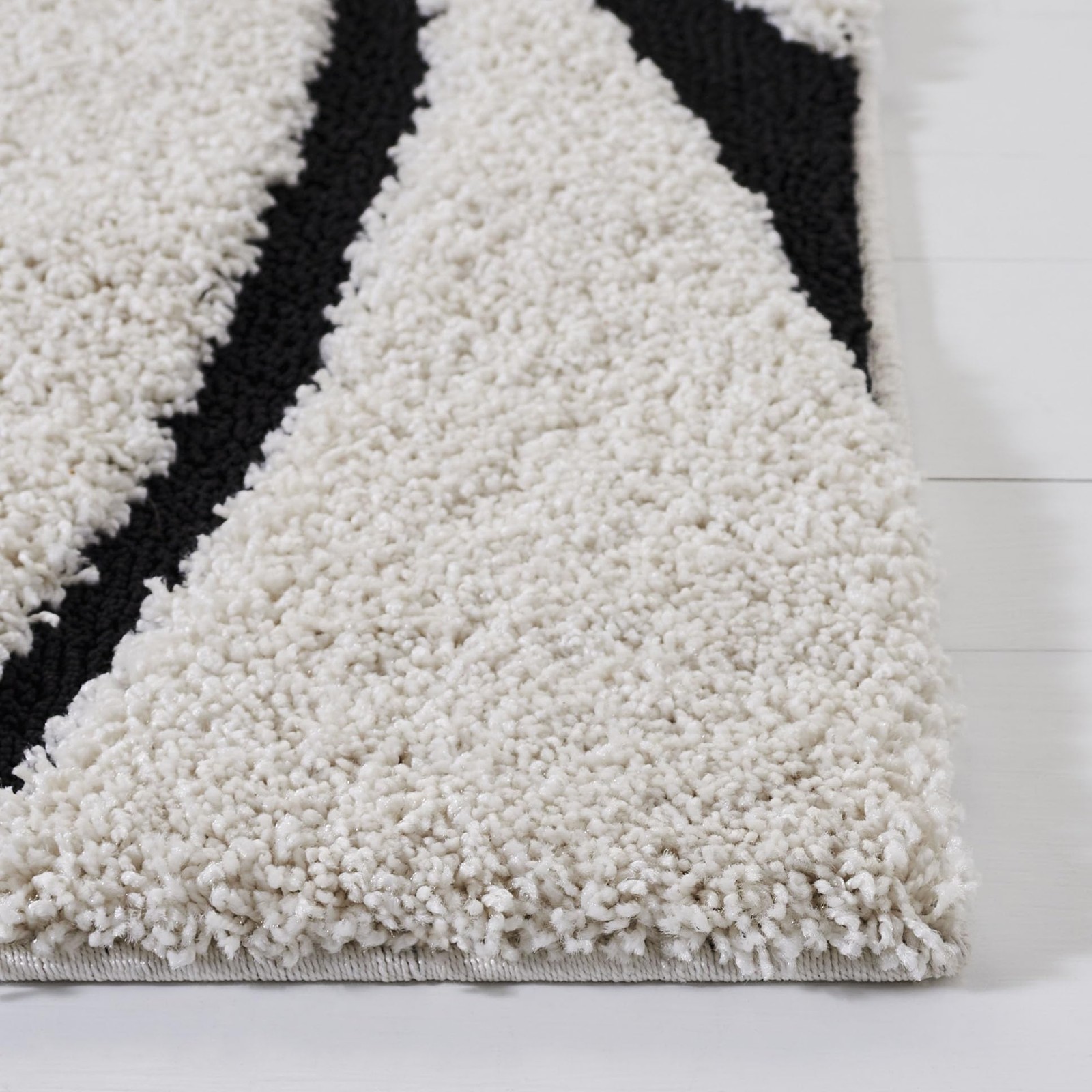 New Best SAFAVIEH Florida Shag Collection Area Rug – 5’3″ x 7’6″, Ivory & Black