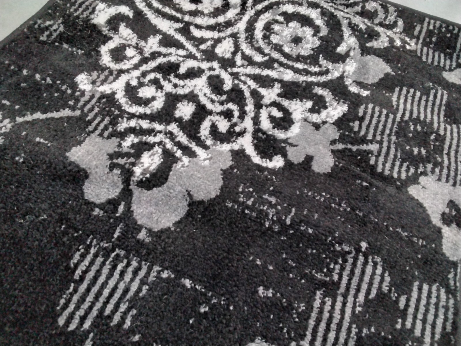 BLACK / SILVER 2′-6″ x 12′-0″ Damaged Rug, Reduced Price 1172764216 ADR114A-212