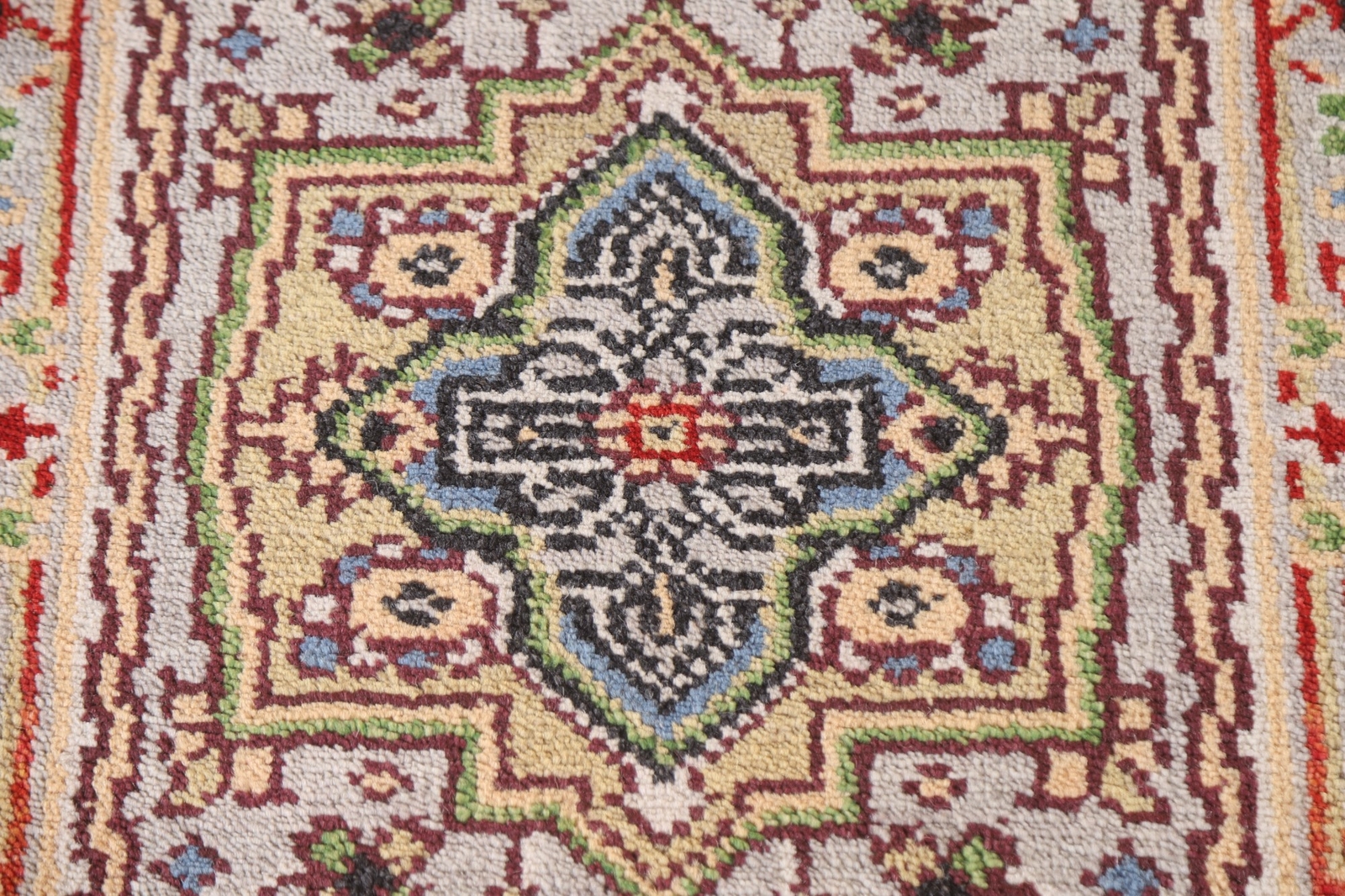 Timeless Charm Heriz Serapi Indian Hand-Knotted Accent Rug 2×3 ft Rug