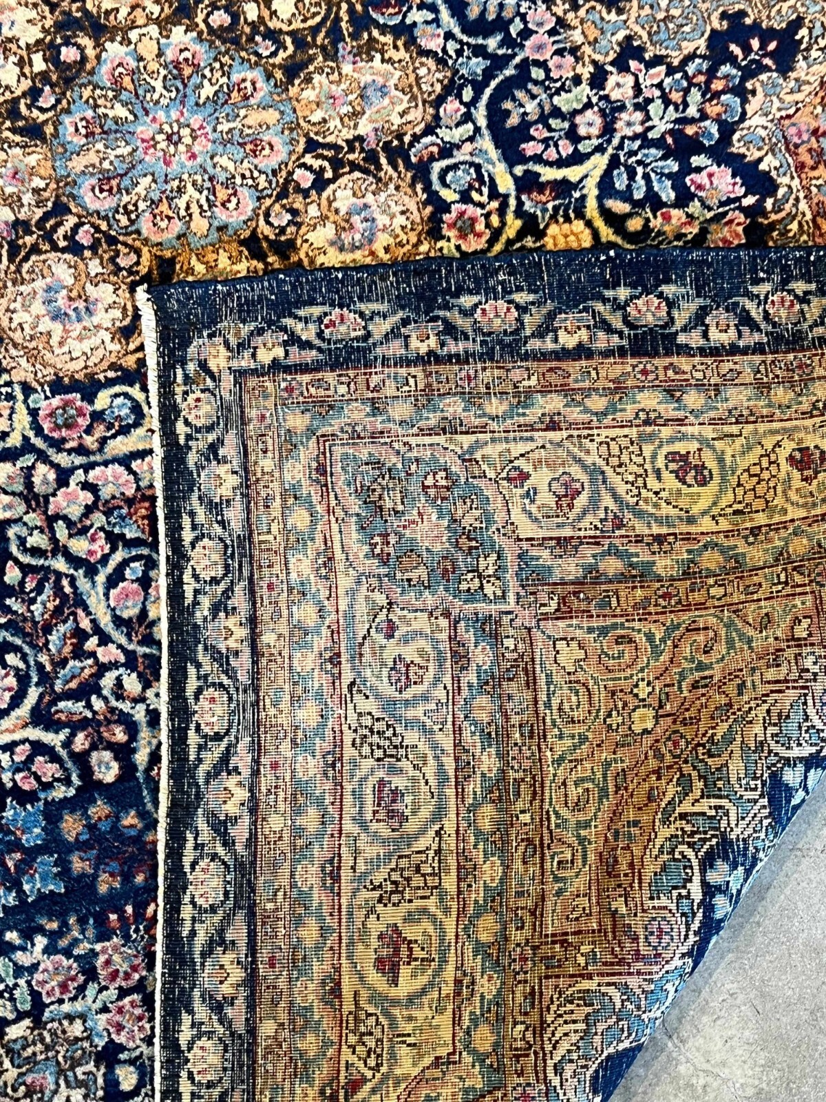 ONE OF A KIND – Hand-Knotted Vintage Design Ker”man Wool Rug – Size 4ft x 6.4ft)