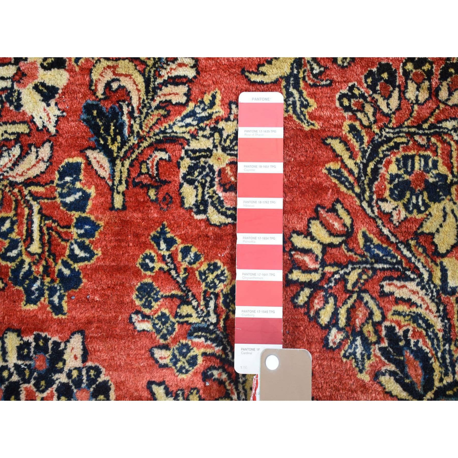7’10″x9’10” Red Farsian Saroogh Soft Wool Hand Knotted Full Pile Rug R80064