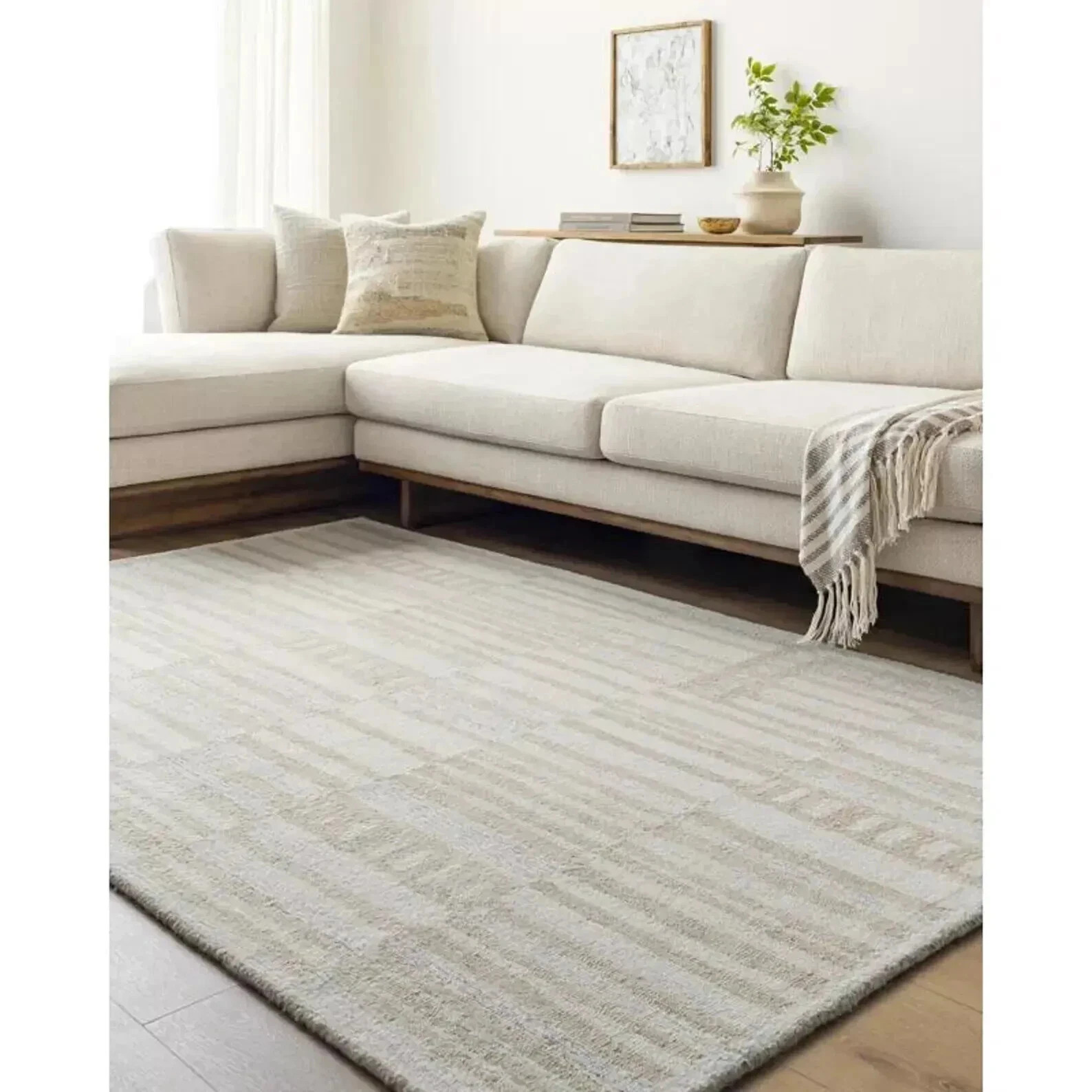 Handmade Modern Abstract Irregular shape Woolen Designer Tufted Rug for Living