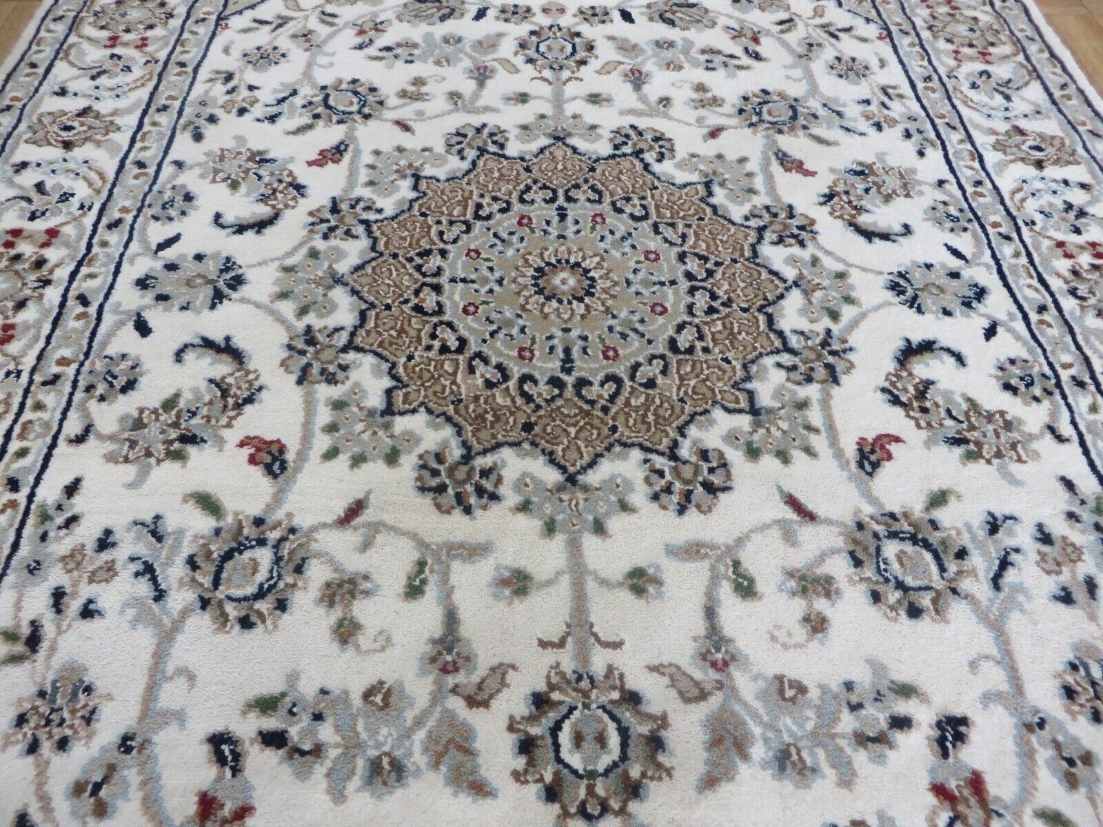 3’1 x 5’3 Hand Knotted Ivory Fine Nain With Silk Oriental Rug G14101