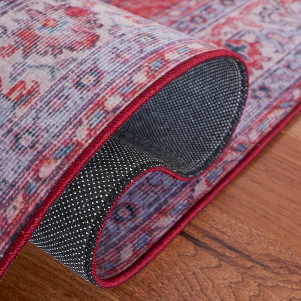 SAFAVIEH Tucson Collection TSN140Q Red / Beige Rug