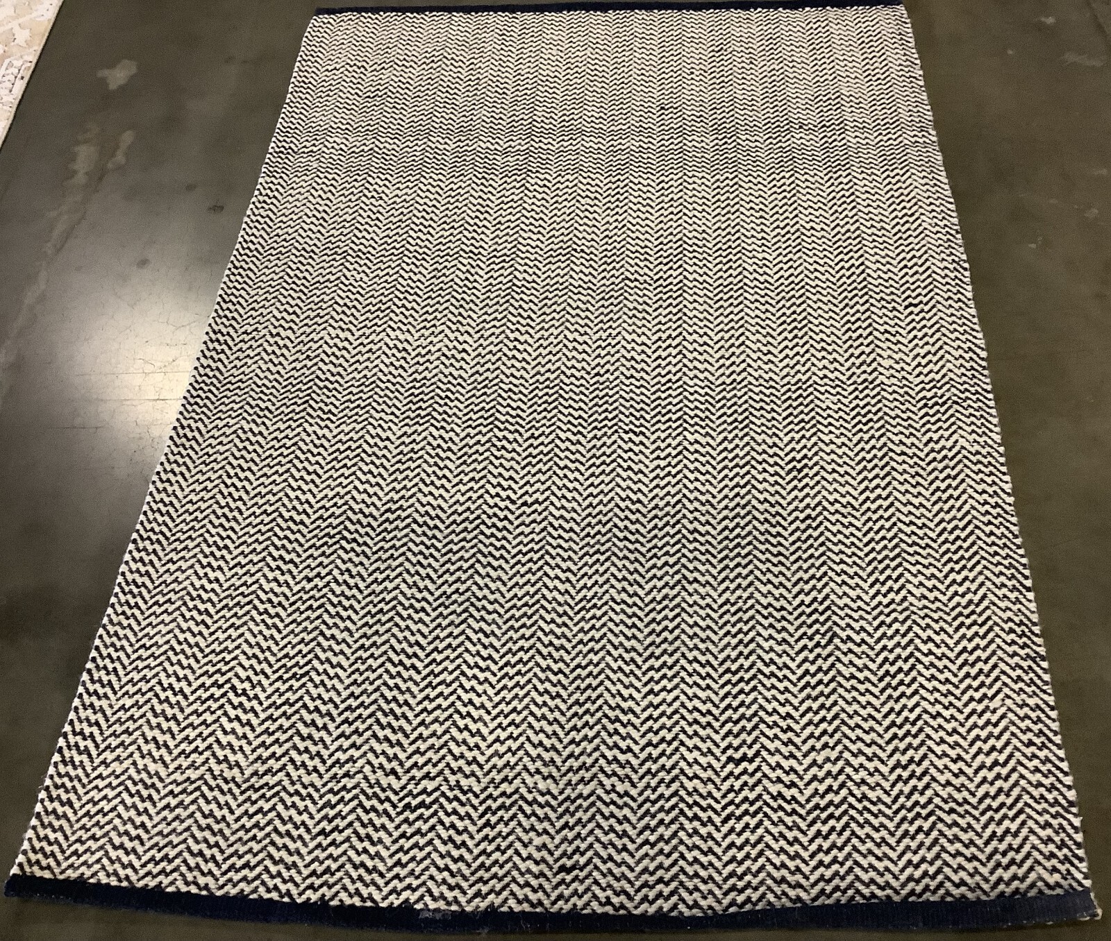 NAVY / IVORY 4′ X 6′ Broken Thread Rug, Reduced Price 1172674345 VRM902N-4