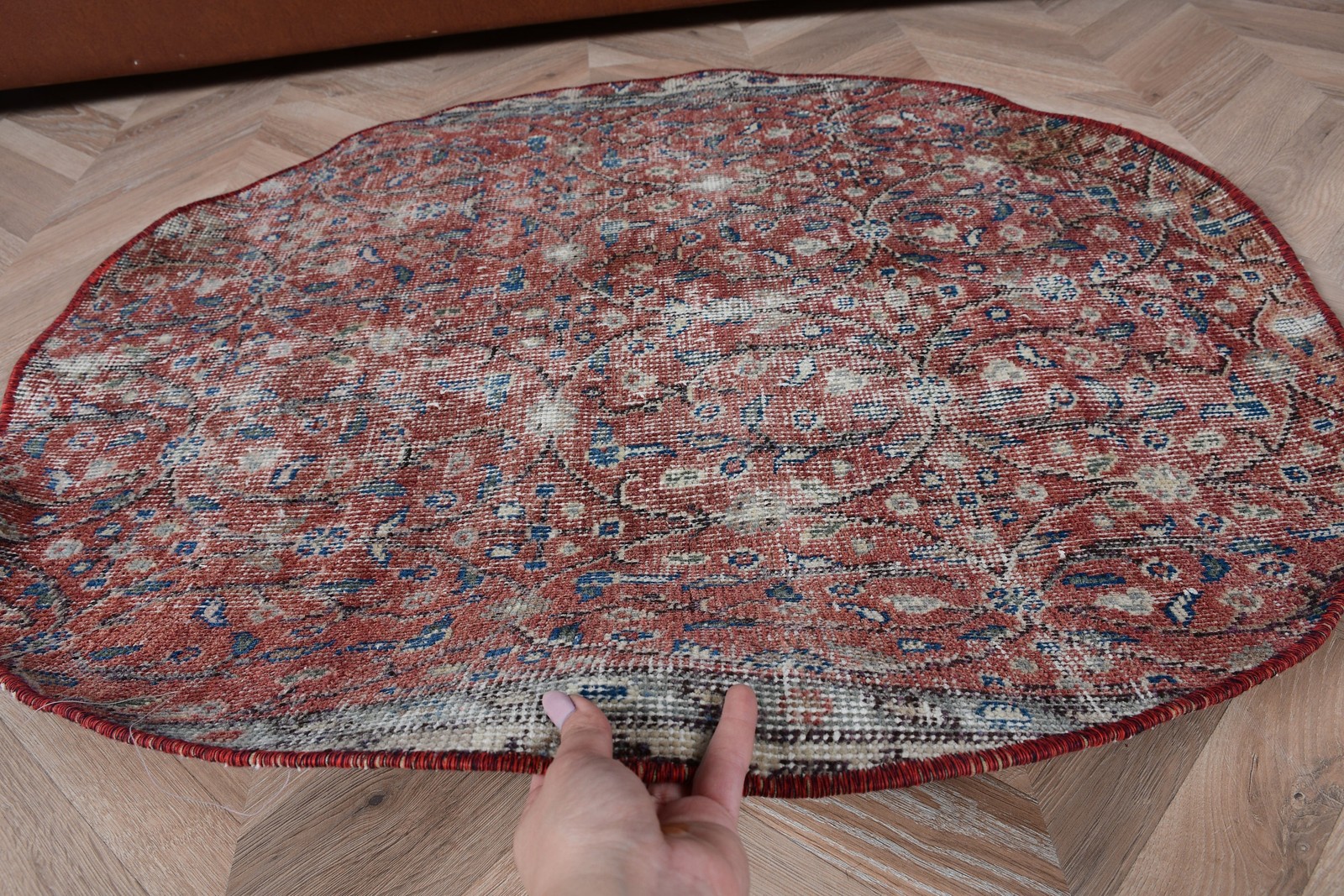 3,1×3,3 ft Round Vintage Turkish Rug, Red Southwestern Wool Rug