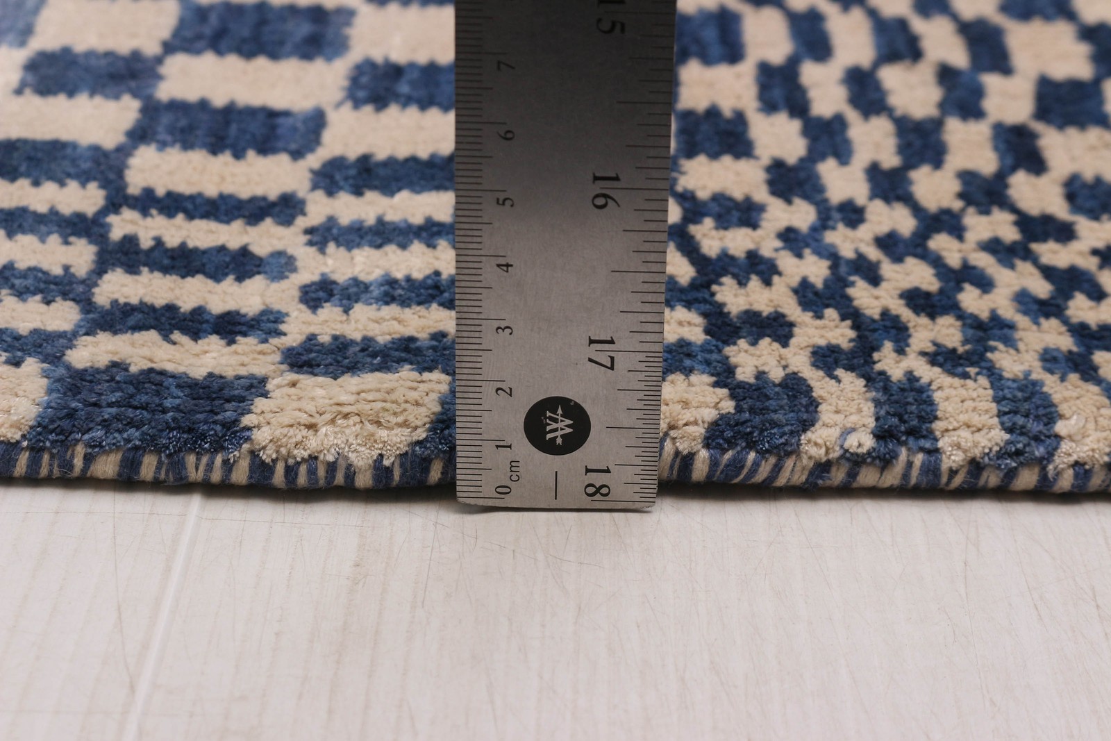 Traditional Hand loomed Area Rug 5’4″ x 7’7″ Cream, Dark Blue Oriental Carpet