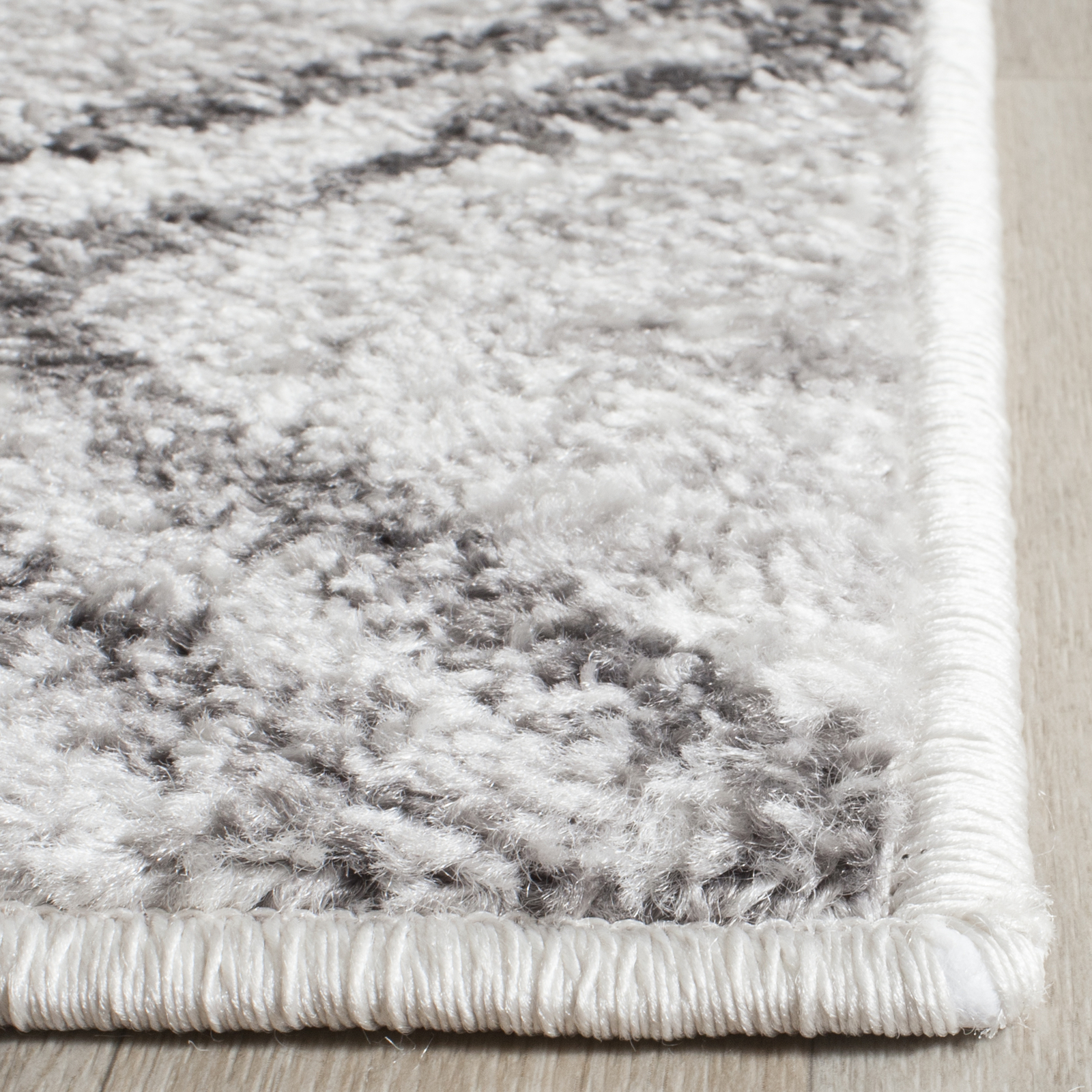 Safavieh Adirondack SILVER / CHARCOAL 4′ X 6′ Area Rug – ADR105P-4