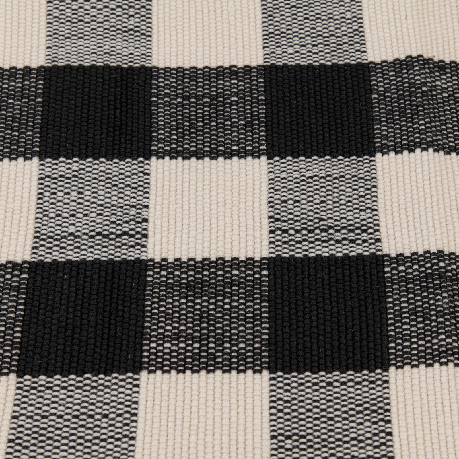 24″ x 36″ Black & White Outdoor Layering Rug