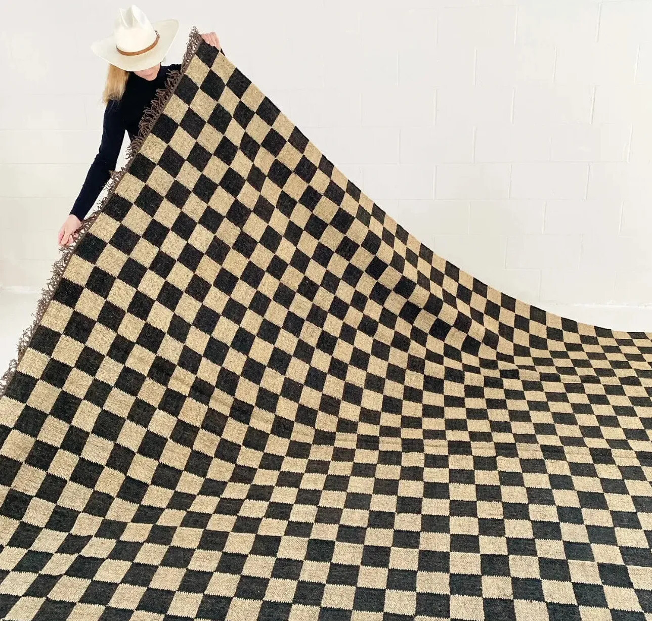 Handwoven Checkered Rug – Black Beige Checkerboard Pattern Living Room Carpet