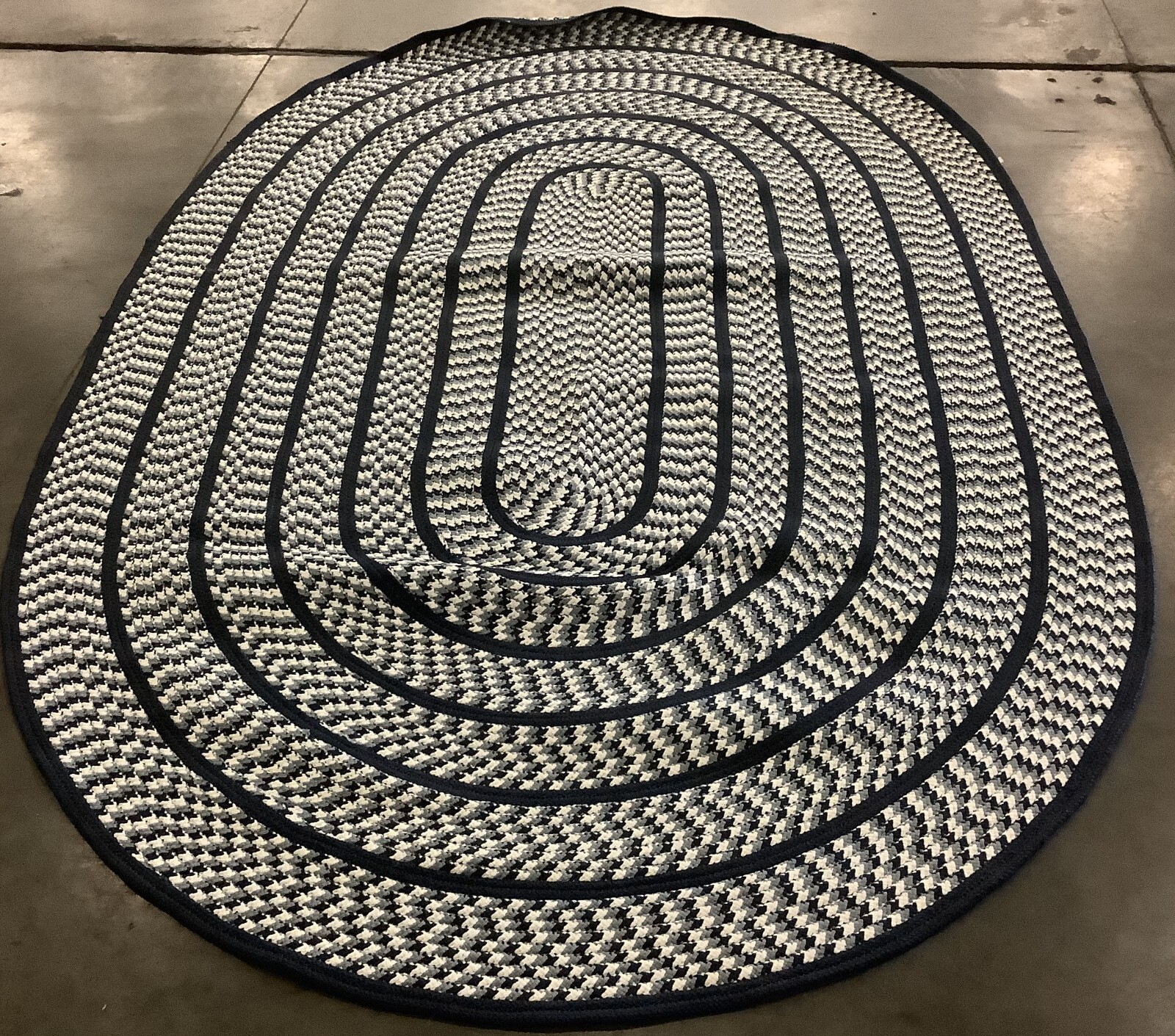 IVORY / NAVY 6′-0″ x 9′-0″ Flaw in Rug, Reduced Price 1172670814 BRD401D-6OV