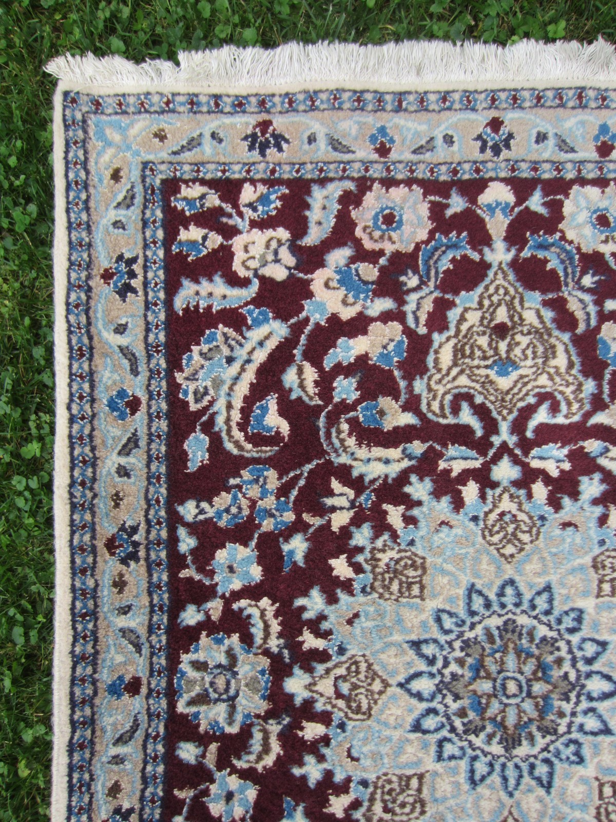 Handwoven Wool Rug~Medallion/Flowers~Oriental~35 1/2″ x 52 1/2″~Cream/Burg/Blues