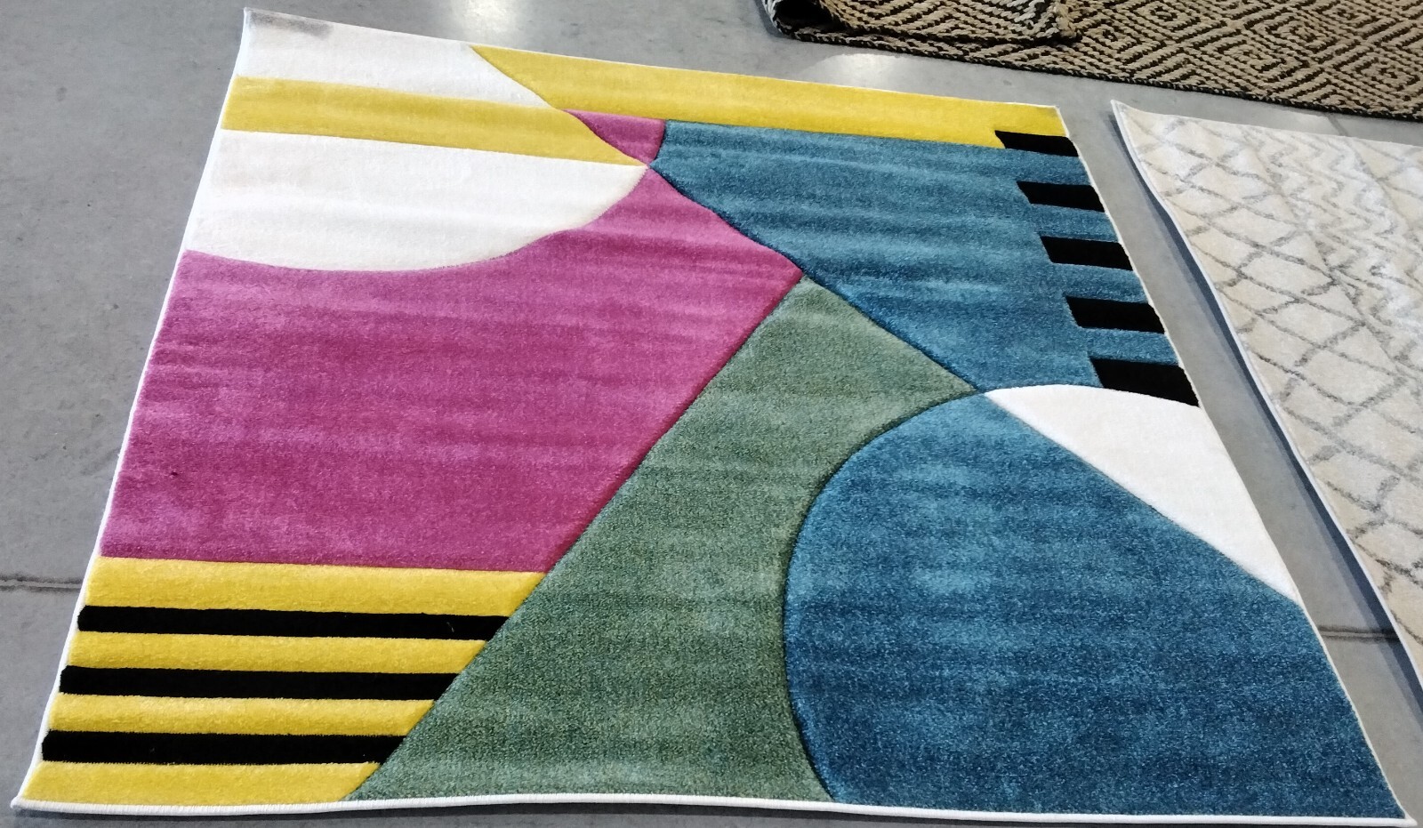 P BLUE / FUCHSIA 5′-3″ X 5′-3″ Stained Rug, Reduced Price 1172759368 HLW706C-5SQ
