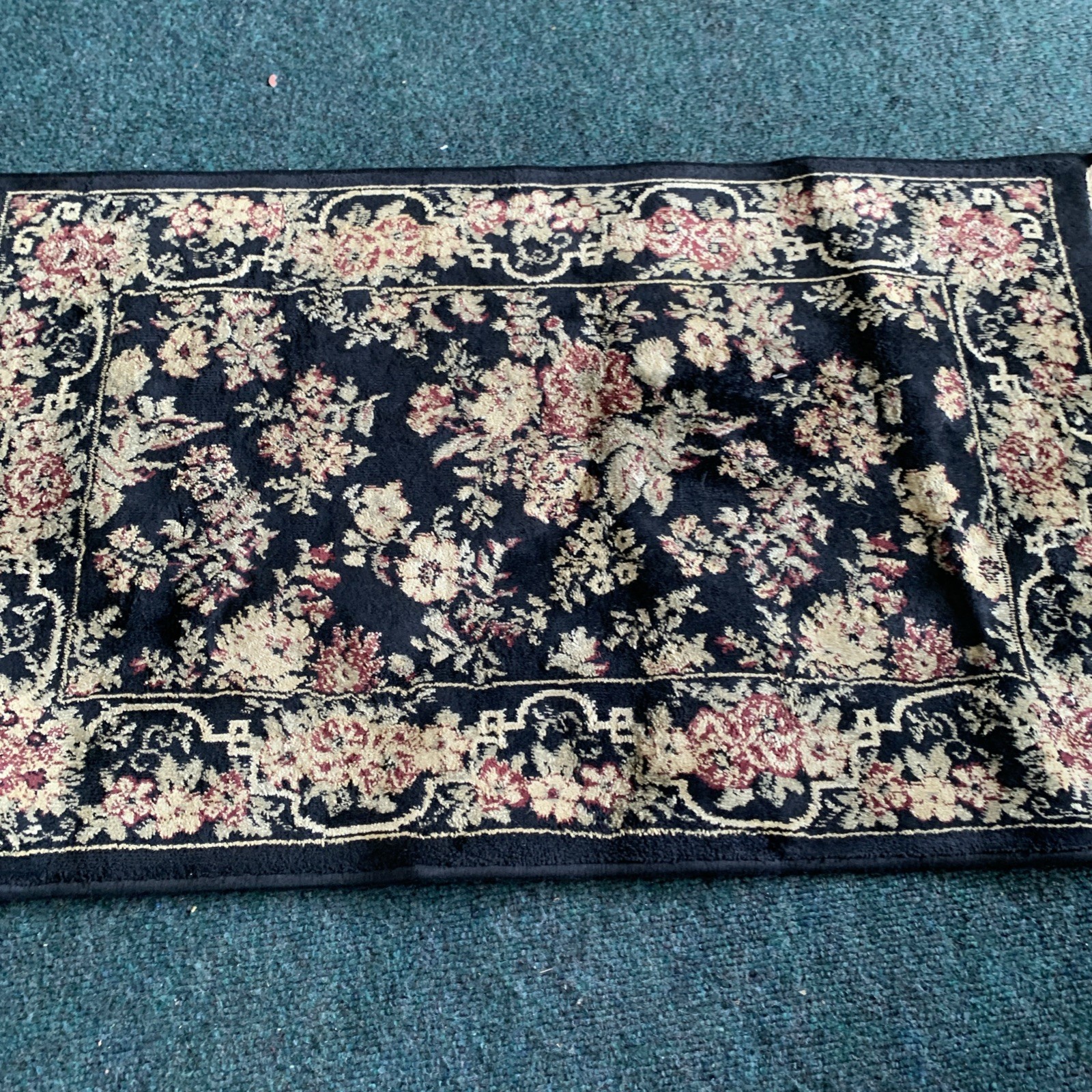Genuine Small Sorrento 100 Percent Viscose Pile Rug For Walls Or Floor Blk/ Gold