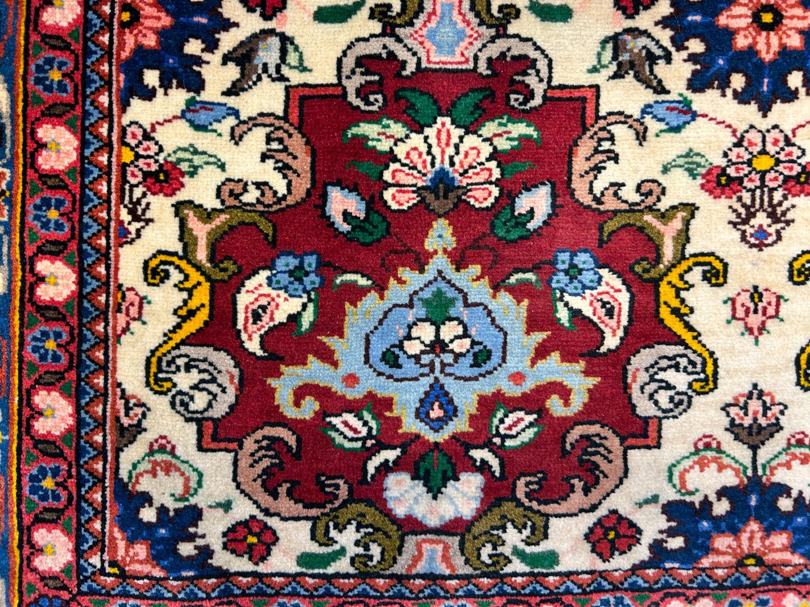 3’x5’1″ Hand-Knotted 100% Wool Pile Bakhtiarie Area Rug